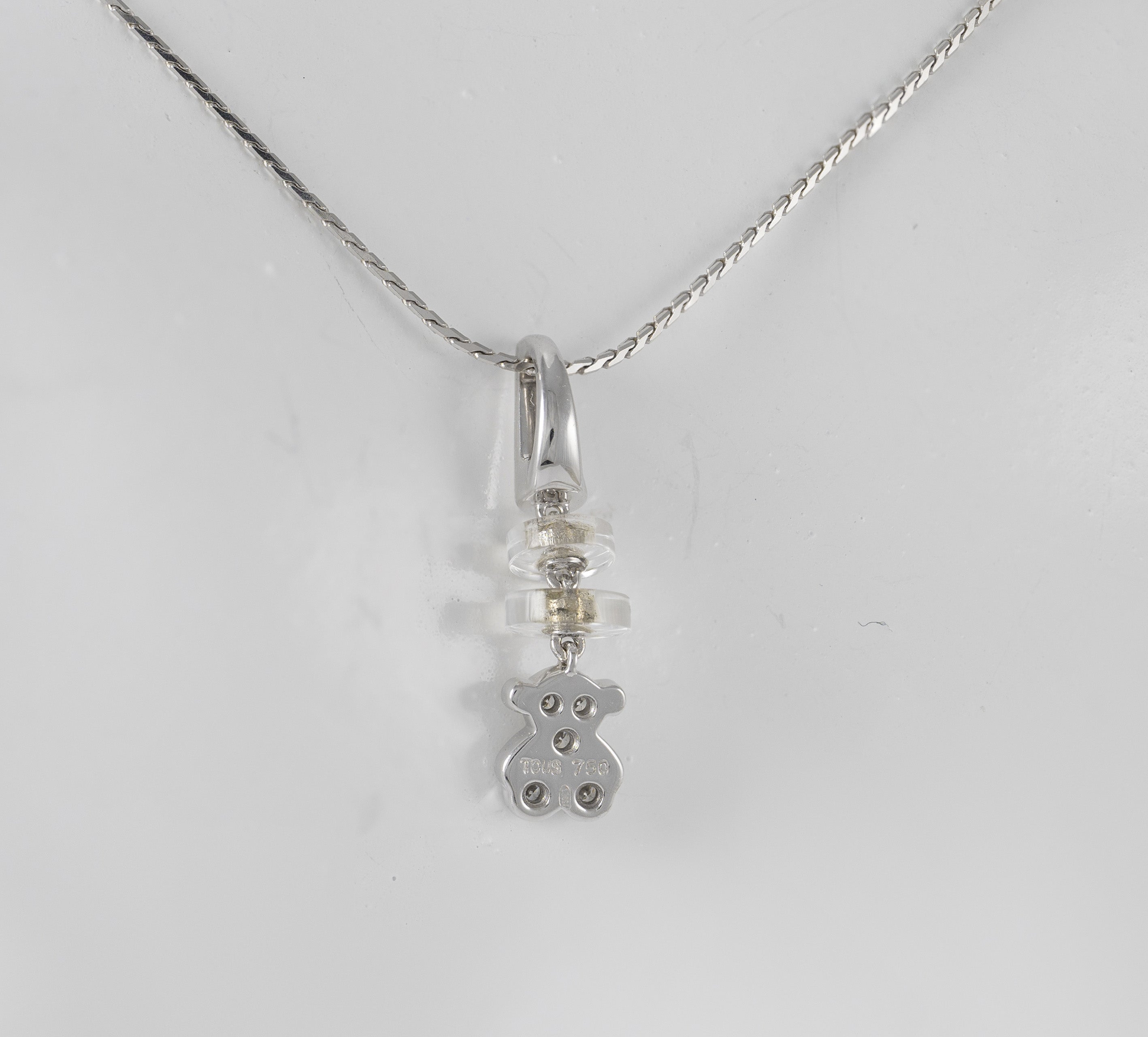 Colgante Tous en oro blanco 18k y diamantes motivo oso Tous Bear