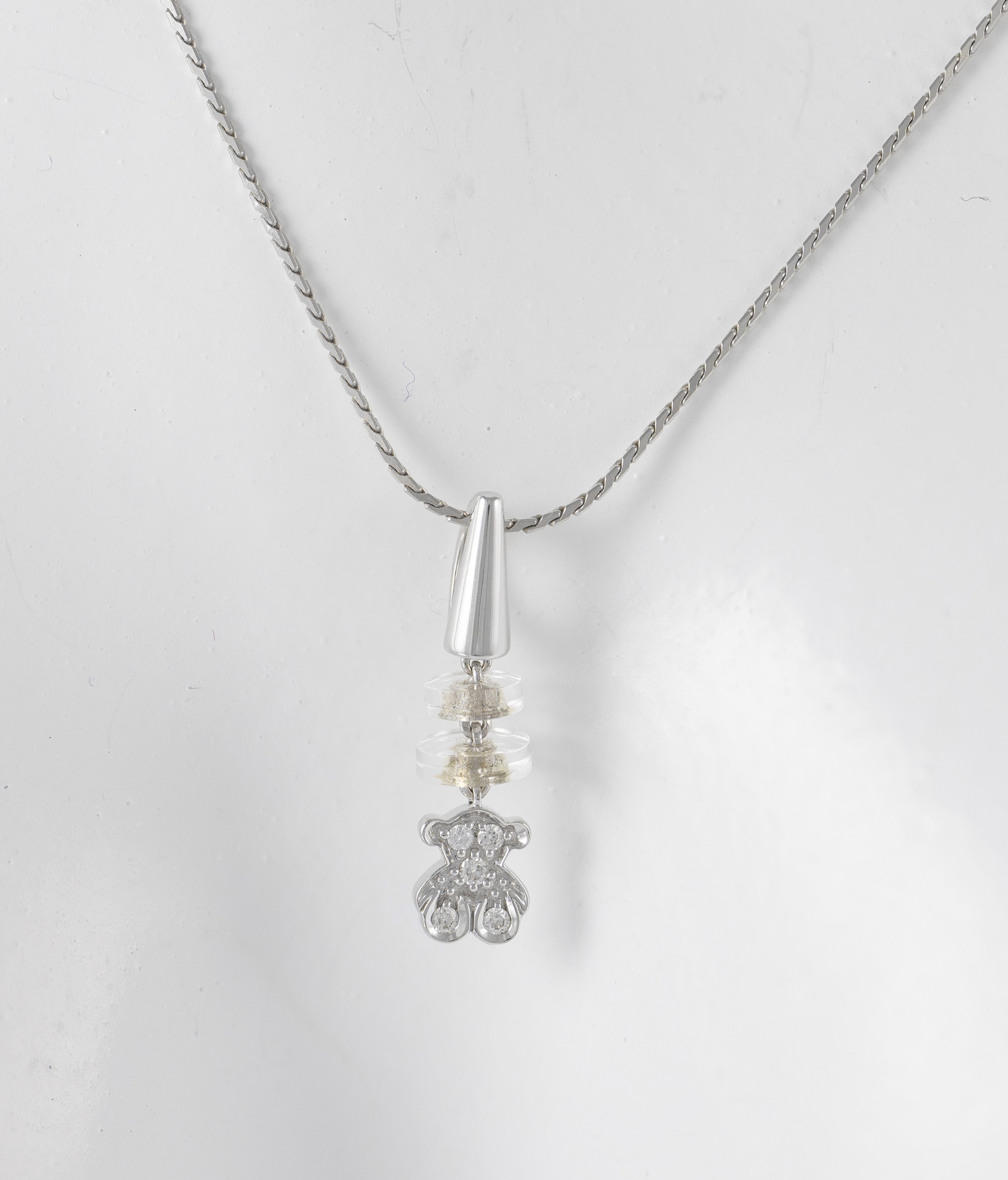 Colgante Tous en oro blanco 18k y diamantes motivo oso Tous Bear