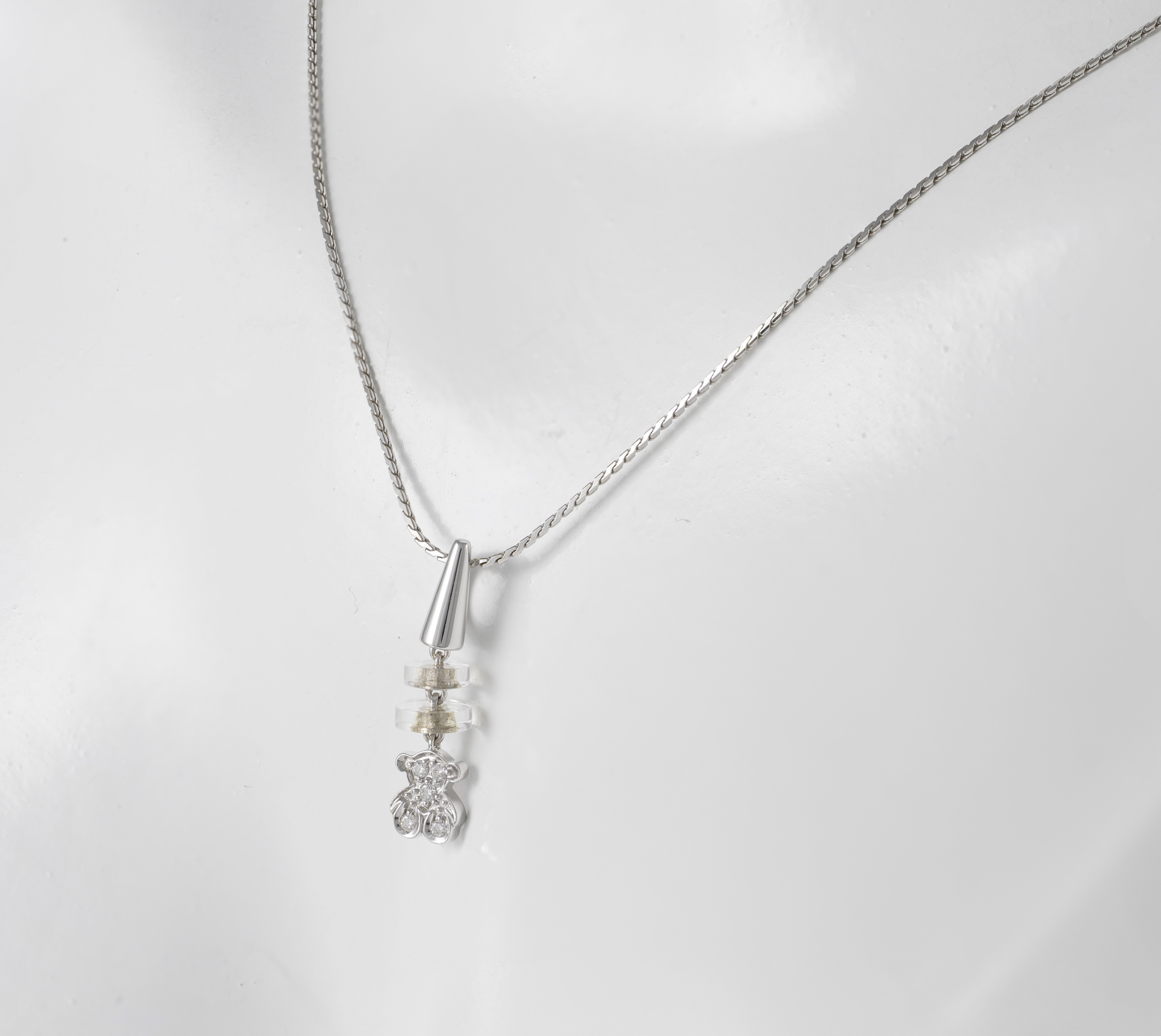 Colgante Tous en oro blanco 18k y diamantes motivo oso Tous Bear