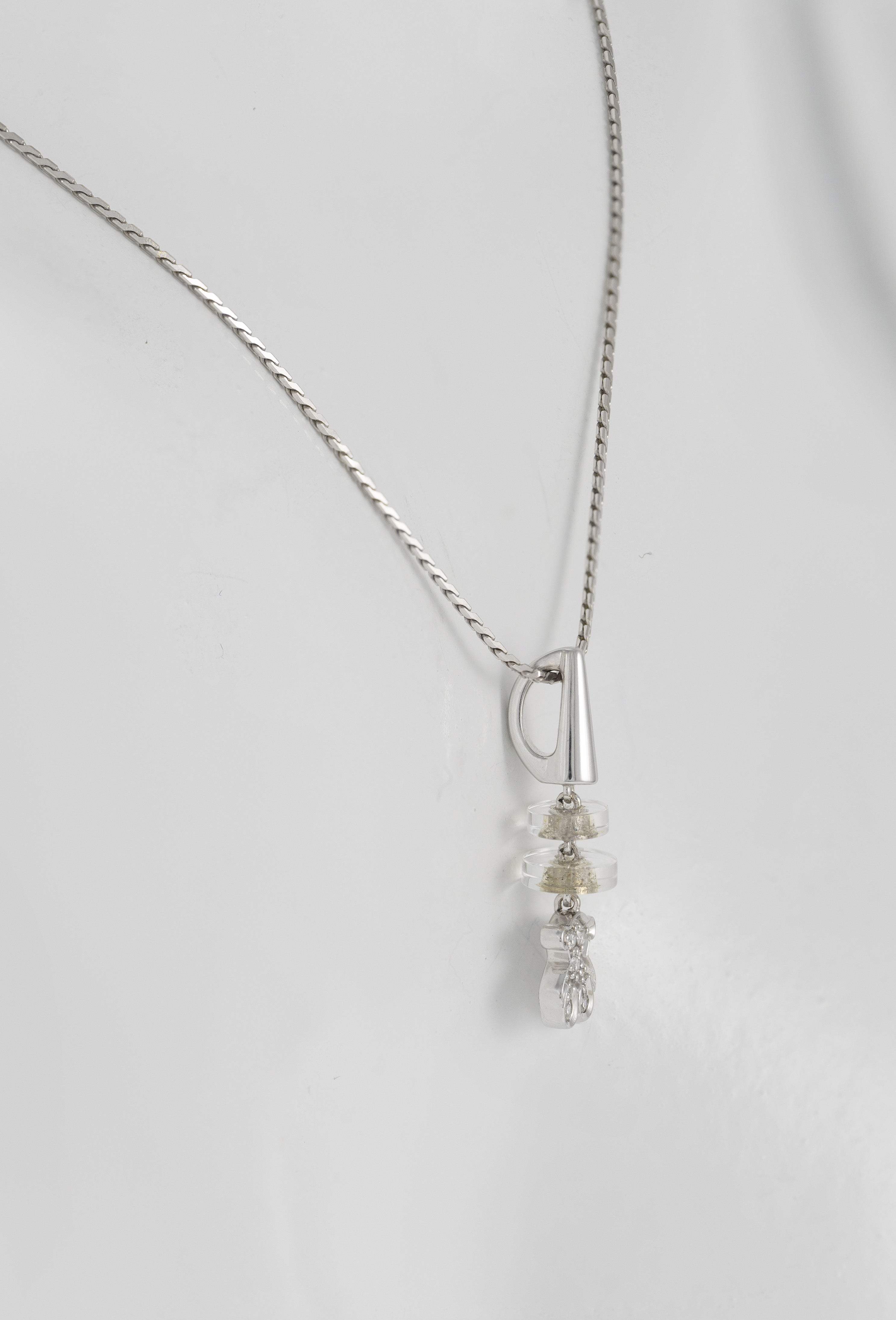 Colgante Tous en oro blanco 18k y diamantes motivo oso Tous Bear