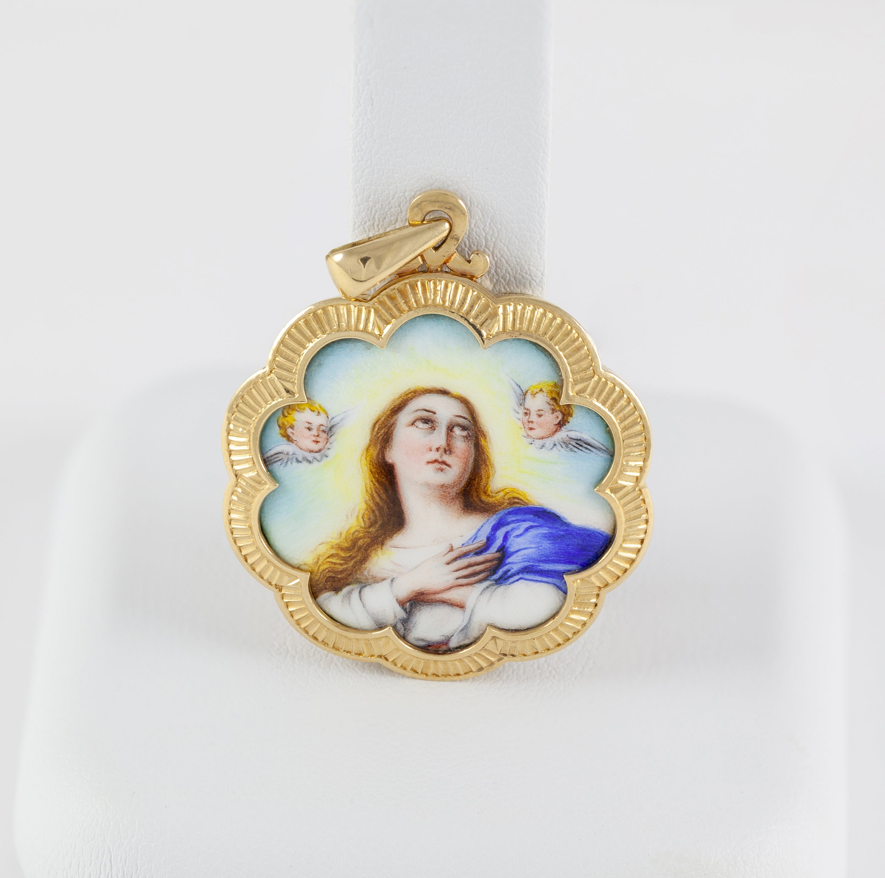 Colgante antiguo de oro amarillo 18k y porcelana esmaltada