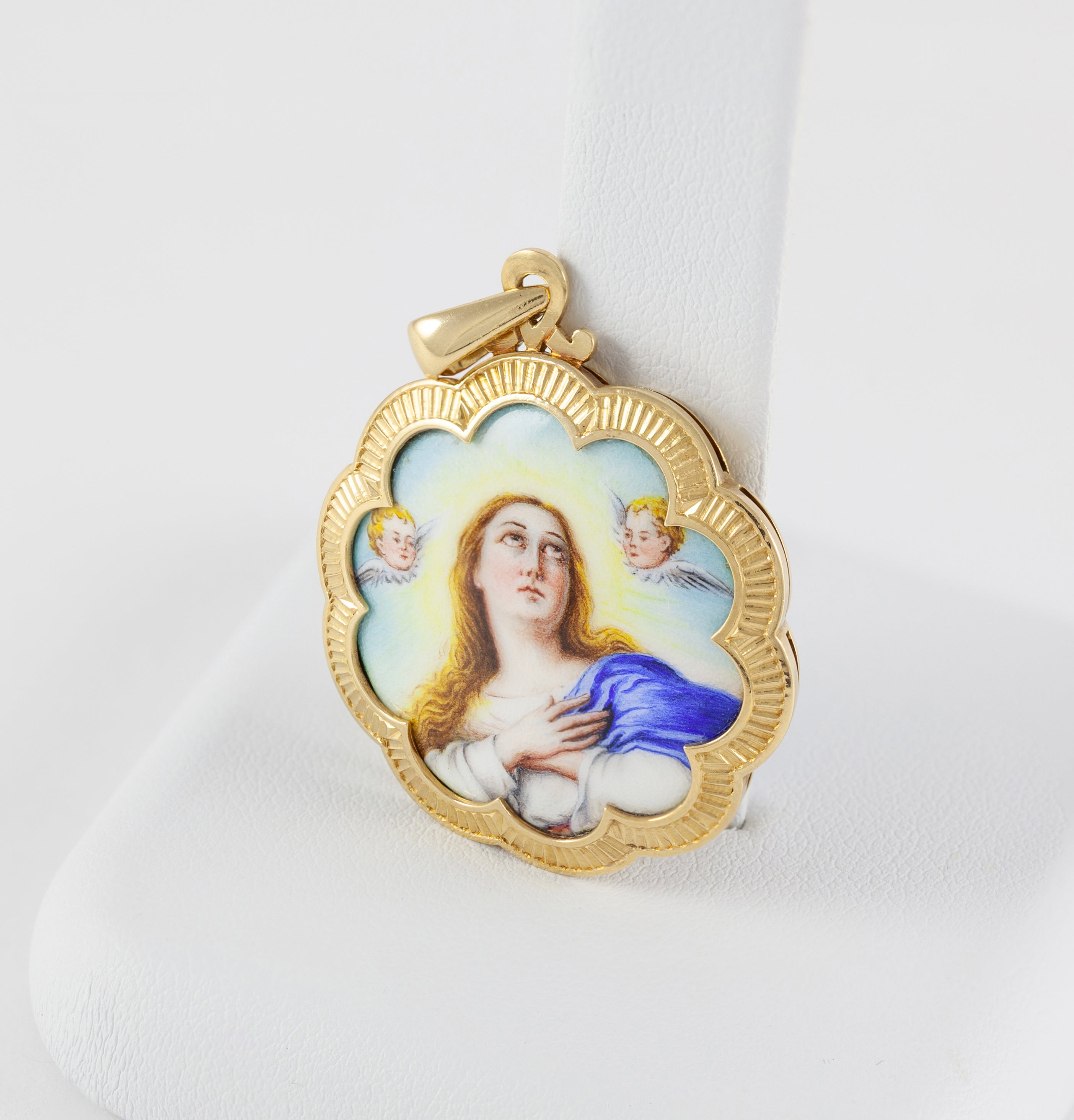 Colgante antiguo de oro amarillo 18k y porcelana esmaltada