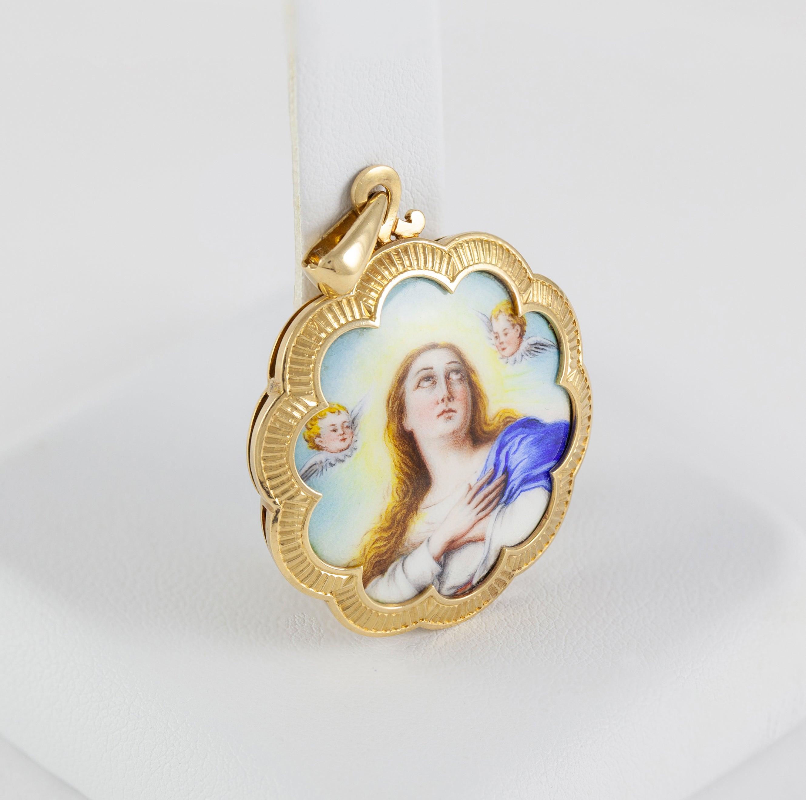 Colgante antiguo de oro amarillo 18k y porcelana esmaltada