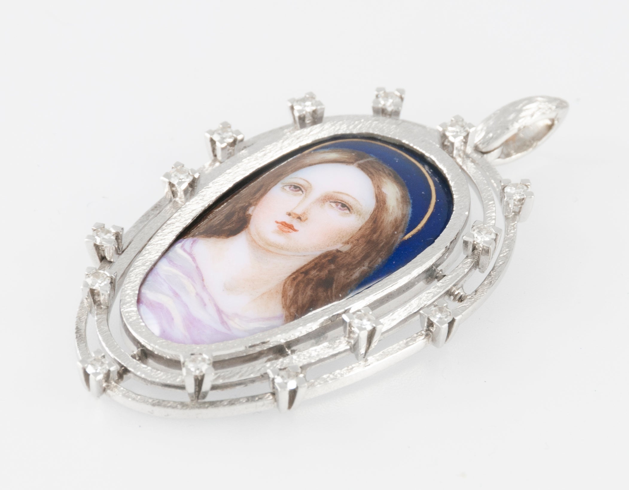 Colgante antiguo oro blanco 18k, brillantes y porcelana esmaltada