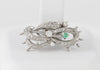 Broche-cierre de collar antiguo en oro blanco 18k con esmeralda y diamantes