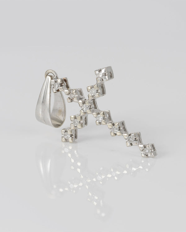 Colgante cruz antiguo en oro blanco 18k con diamantes