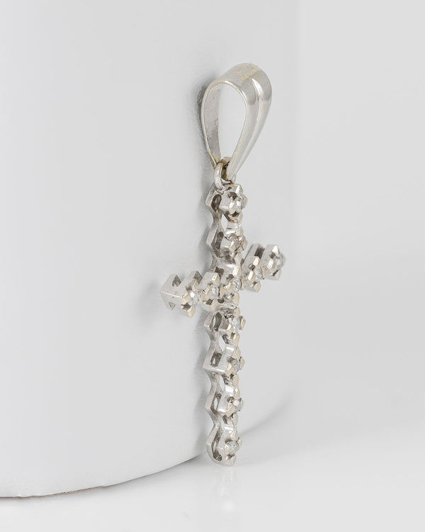 Colgante cruz antiguo en oro blanco 18k con diamantes