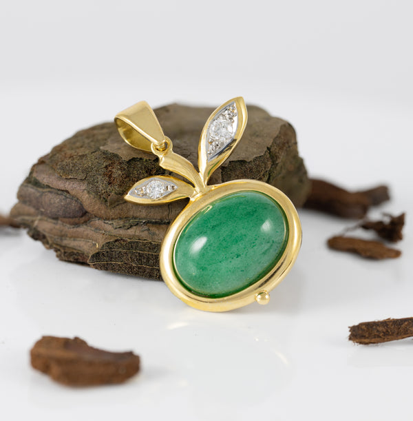 Colgante Manzana en oro amarillo 18k con brillantes y piedra verde
