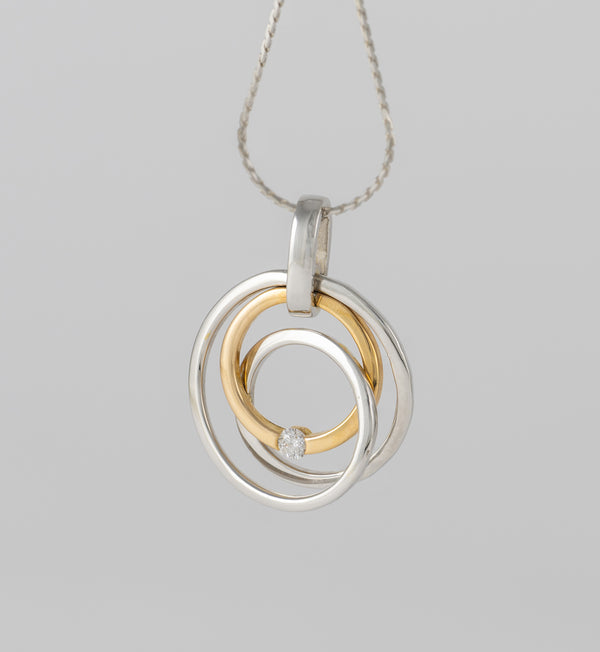 Colgante en oro amarillo y blanco 18k con brillante