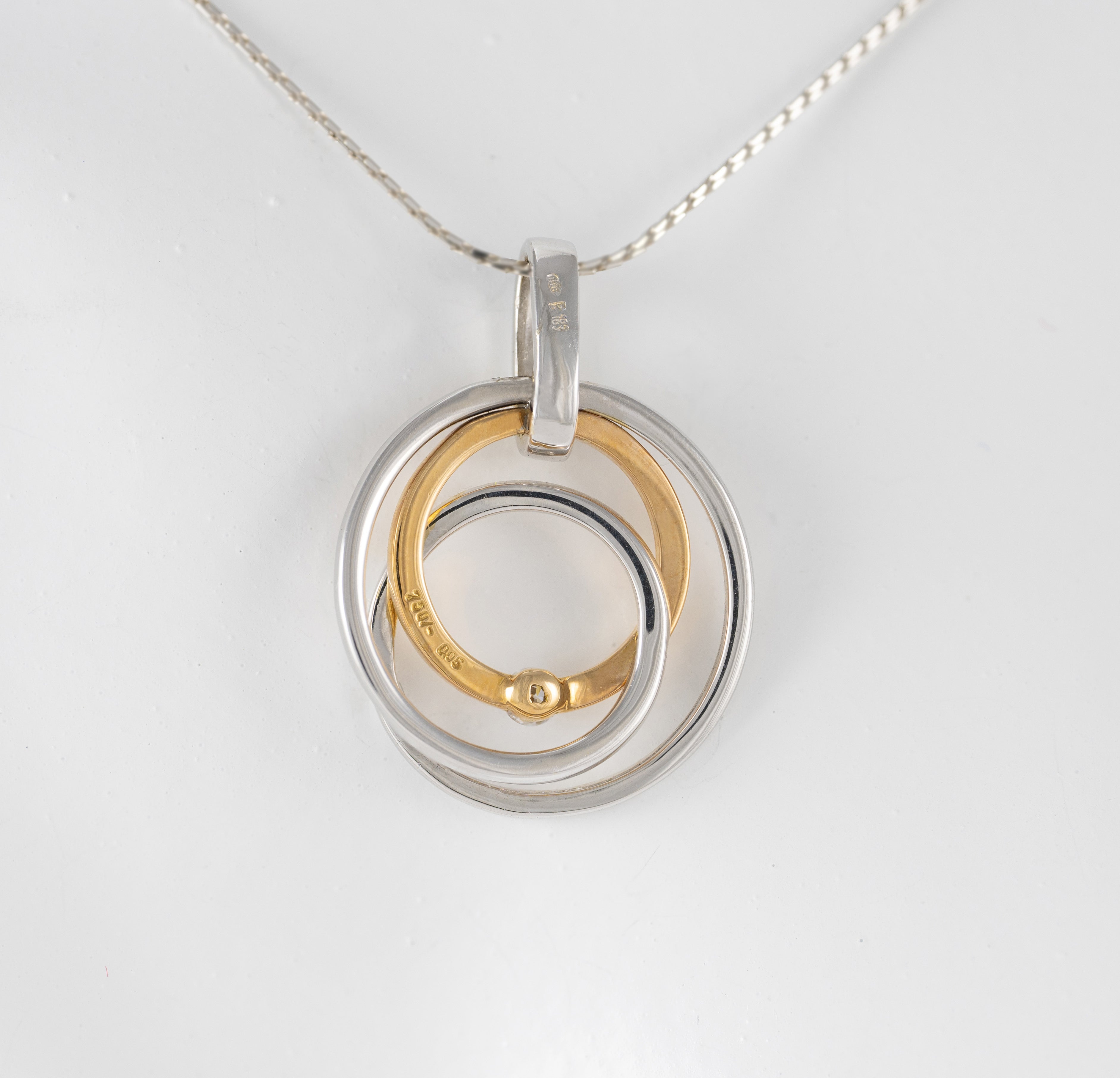 Colgante en oro amarillo y blanco 18k con brillante