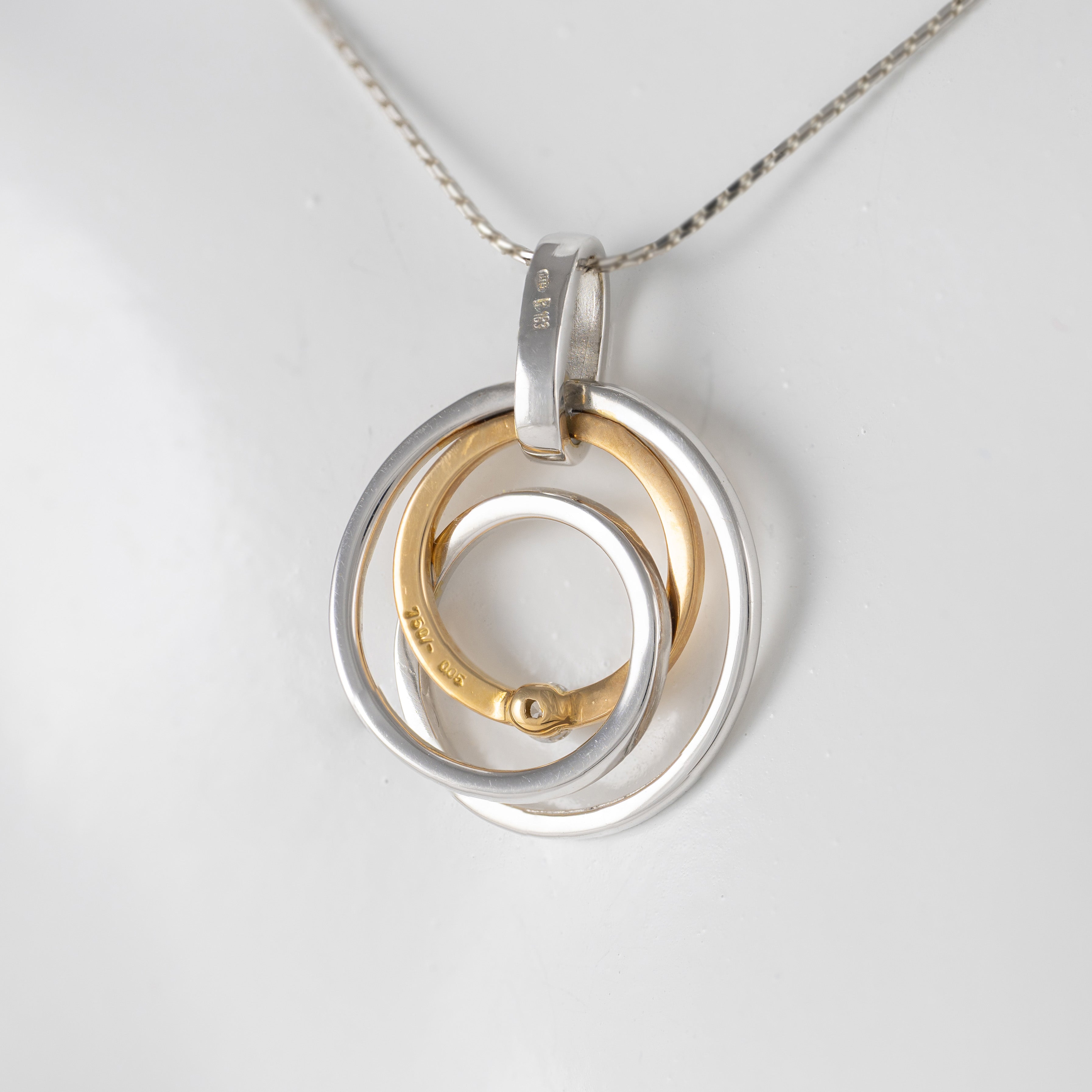 Colgante en oro amarillo y blanco 18k con brillante