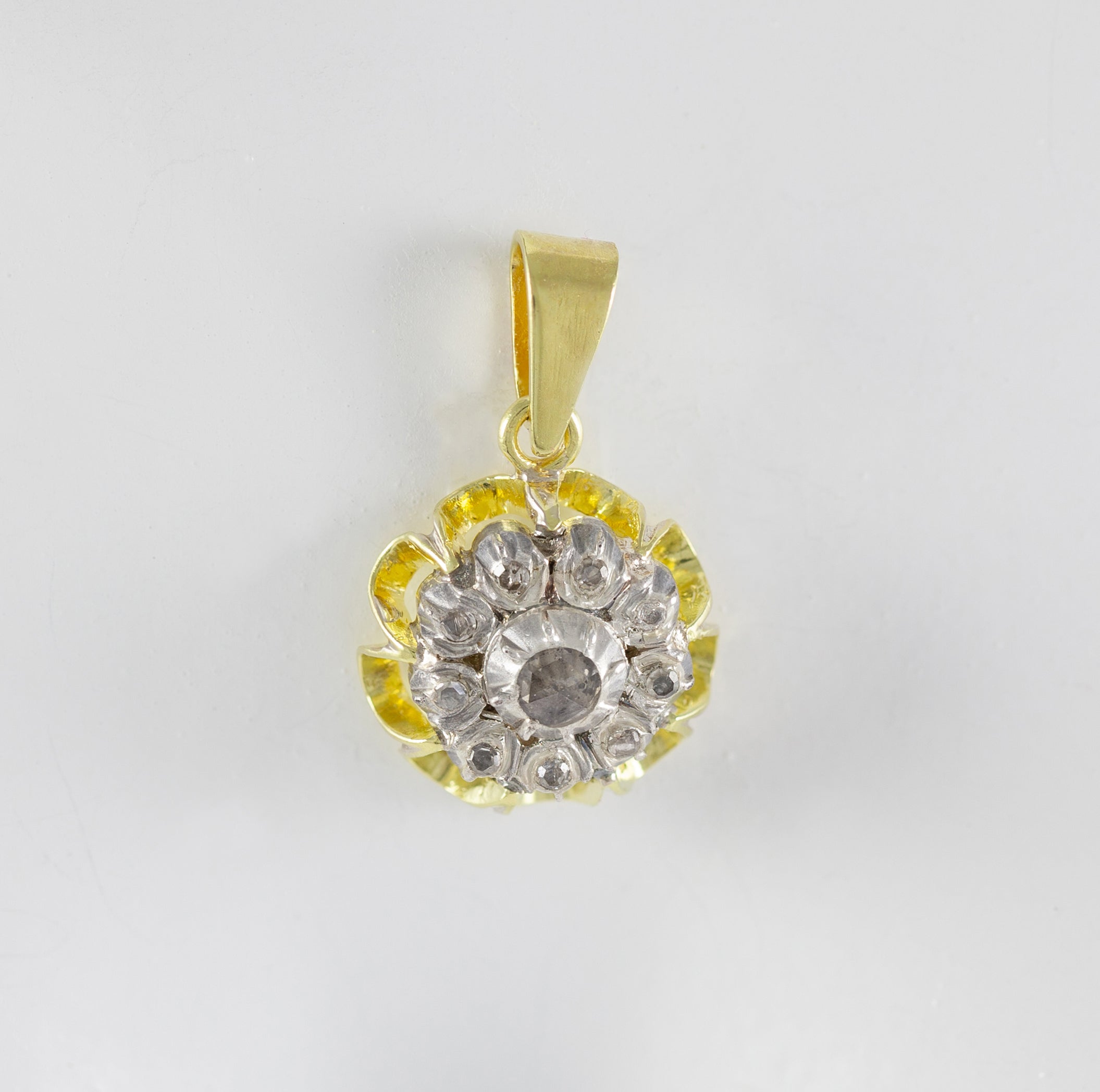 Colgante oro amarillo y blanco 18k con diamantes