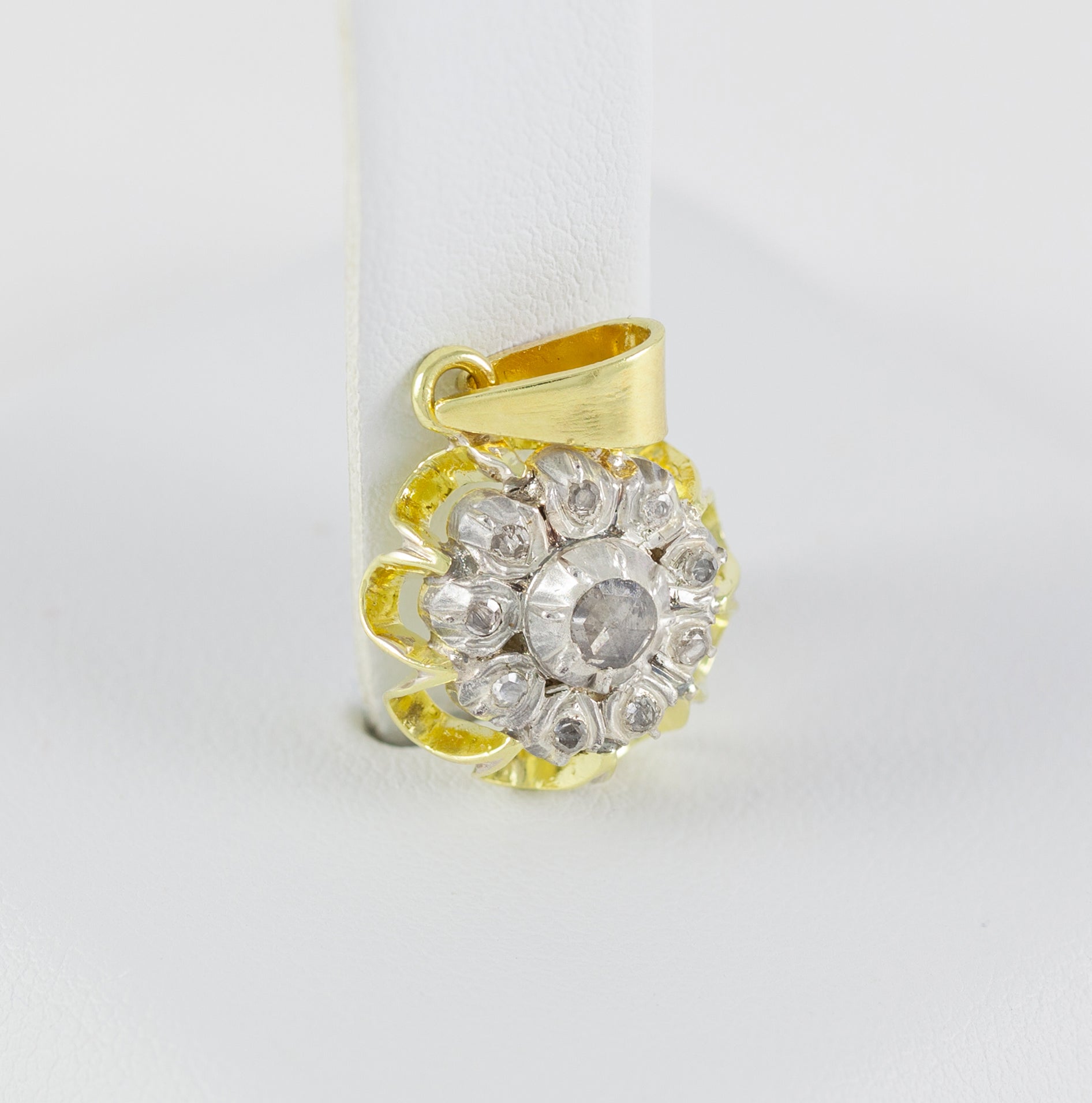 Colgante oro amarillo y blanco 18k con diamantes