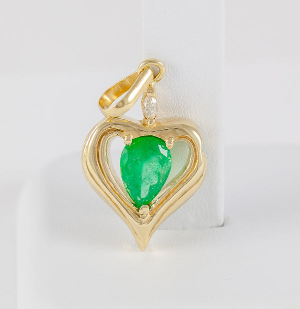 Colgante corazón en oro amarillo 18k con diamante y esmeralda 4.15 ct