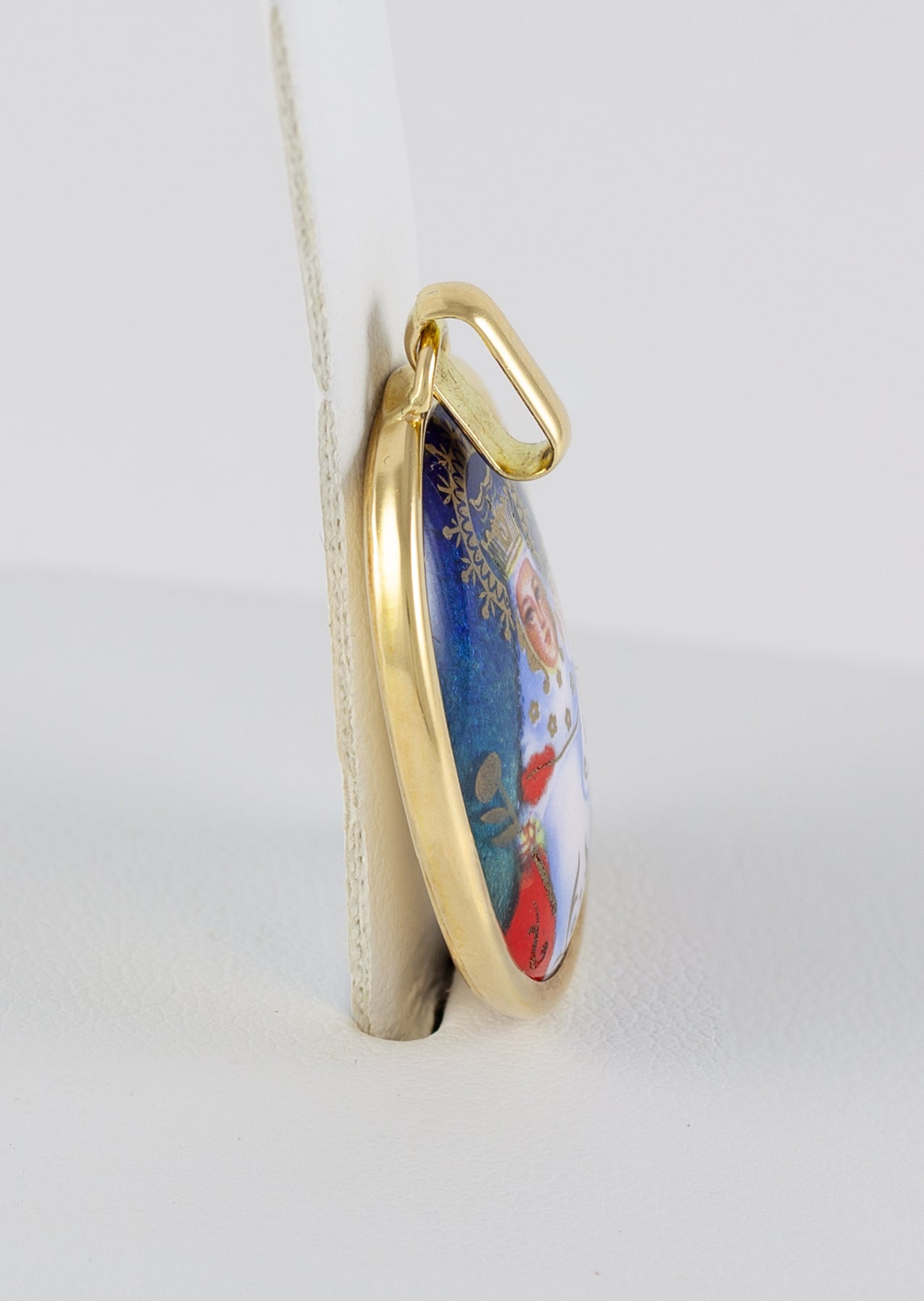 Colgante en oro amarillo 18k y porcelana esmaltada