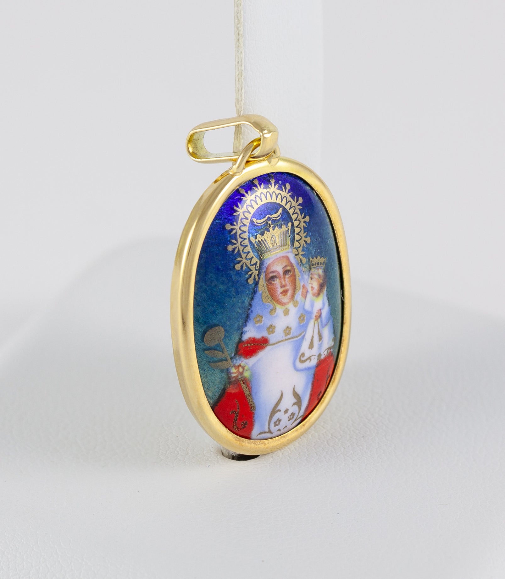 Colgante en oro amarillo 18k y porcelana esmaltada