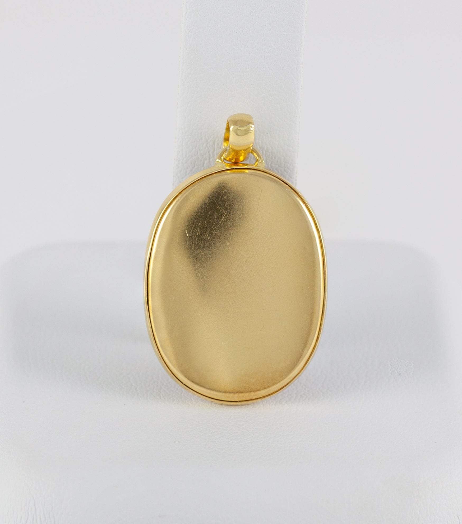 Colgante en oro amarillo 18k y porcelana esmaltada