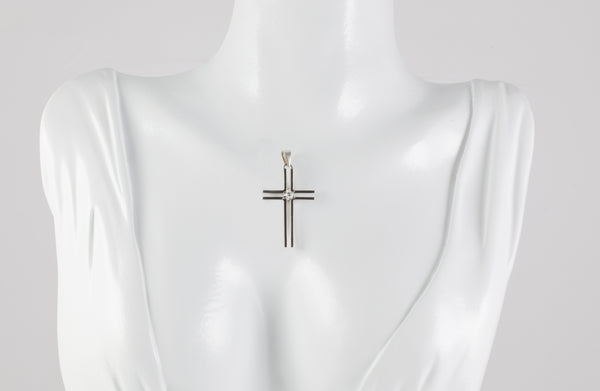 Colgante cruz en oro blanco 18k con brillante