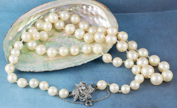 Collar de perlas con cierre en oro blanco 18k y diamantes