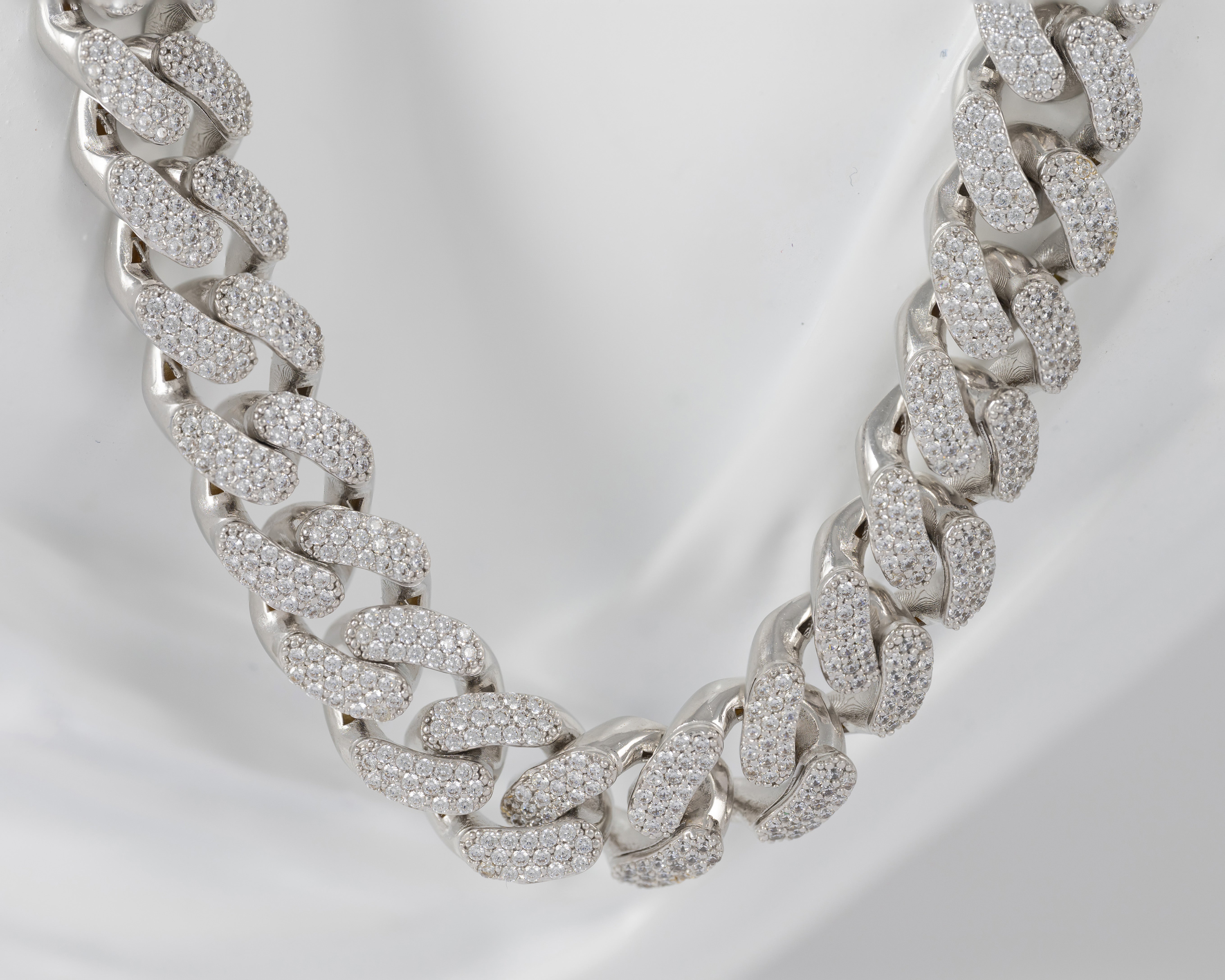 Cadena oro blanco 18k 750 con circonitas