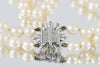 Collar antiguo de perlas con cierre en oro blanco 18k con brillantes y esmeraldas
