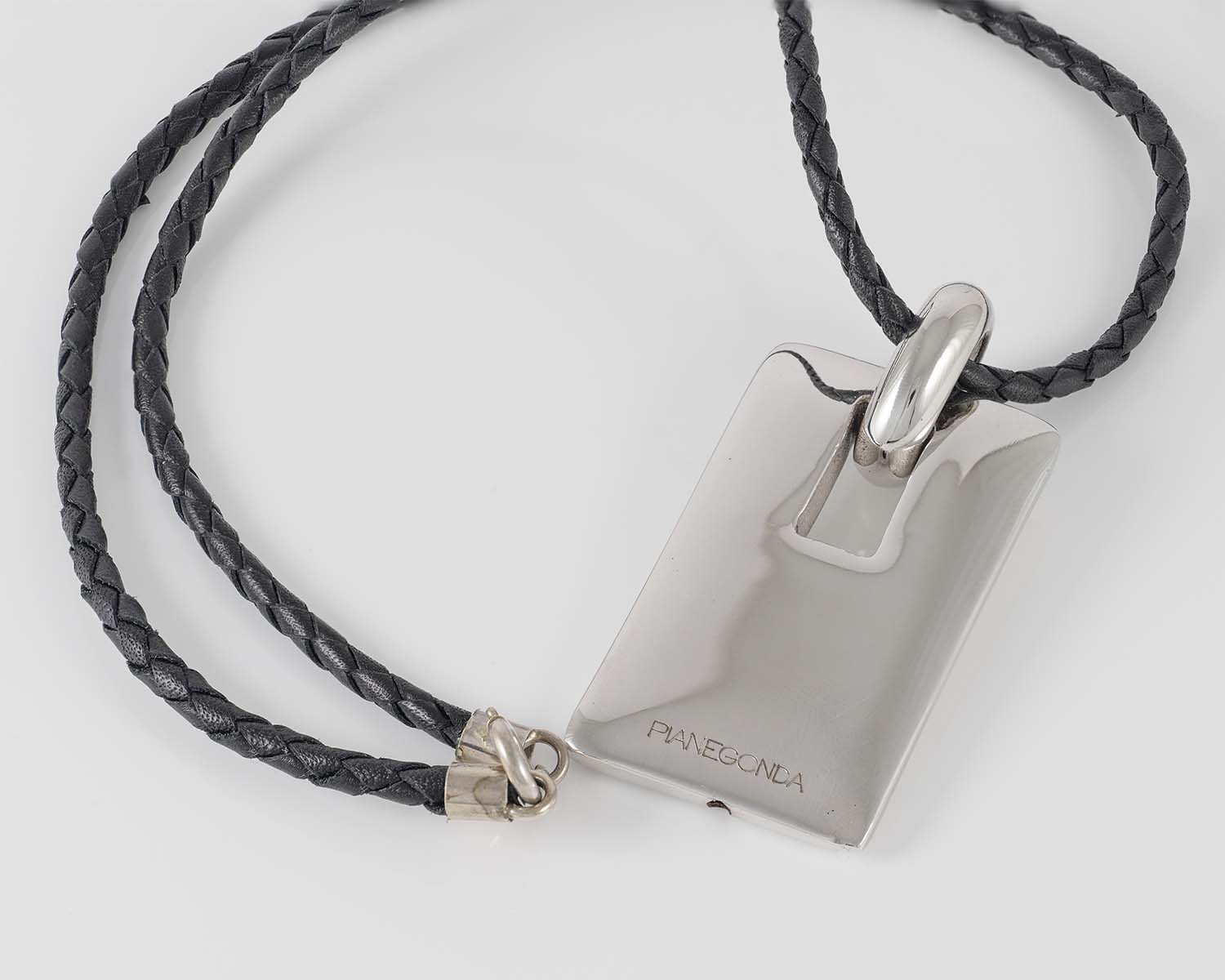 Colgante Pianegonda en plata 925 con cordón de cuero