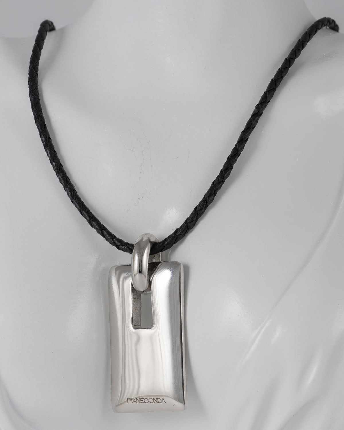 Colgante Pianegonda en plata 925 con cordón de cuero
