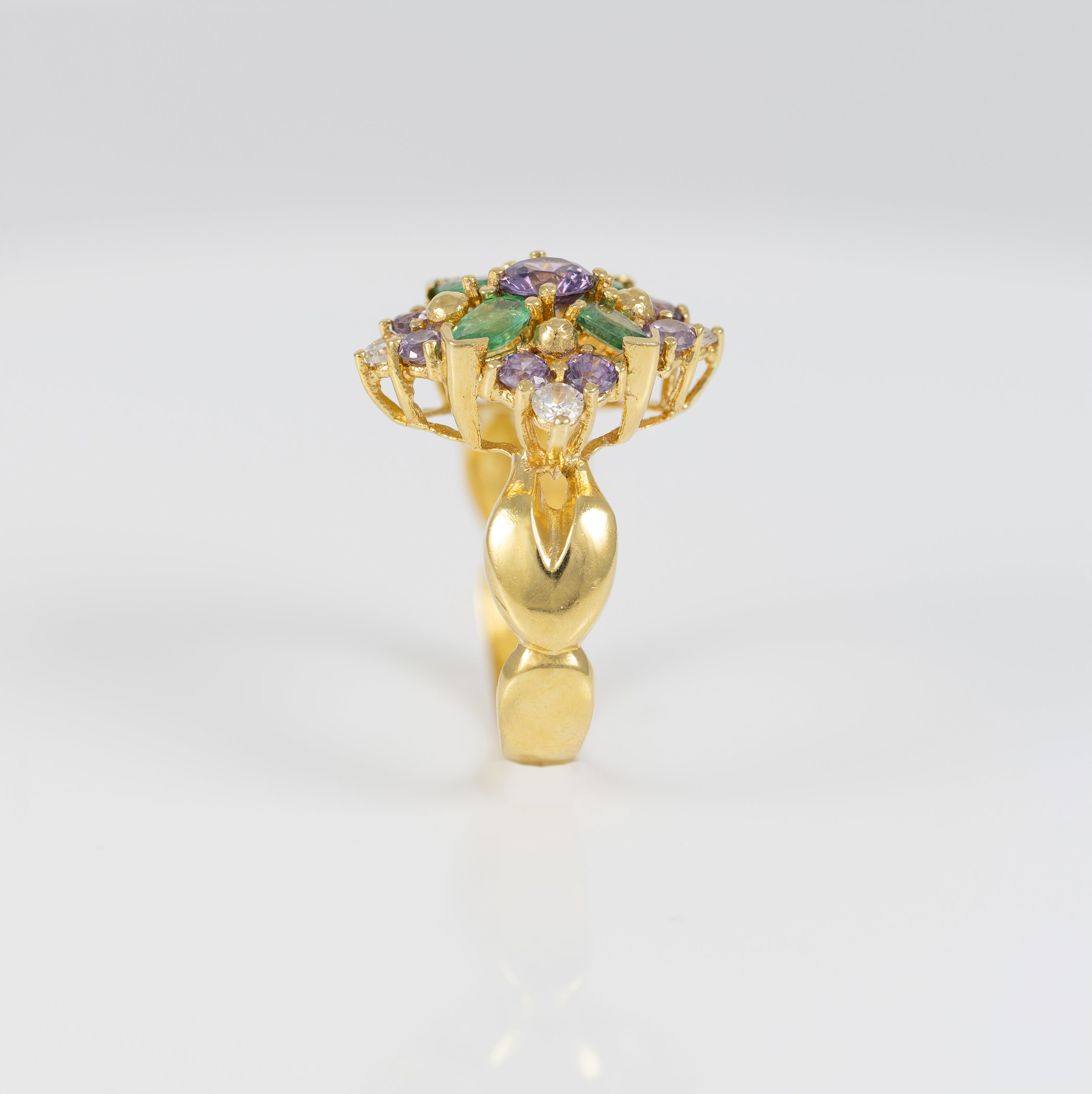 Conjunto Anillo y Pendientes en oro amarillo 18k con esmeraldas, amatistas y brillantes