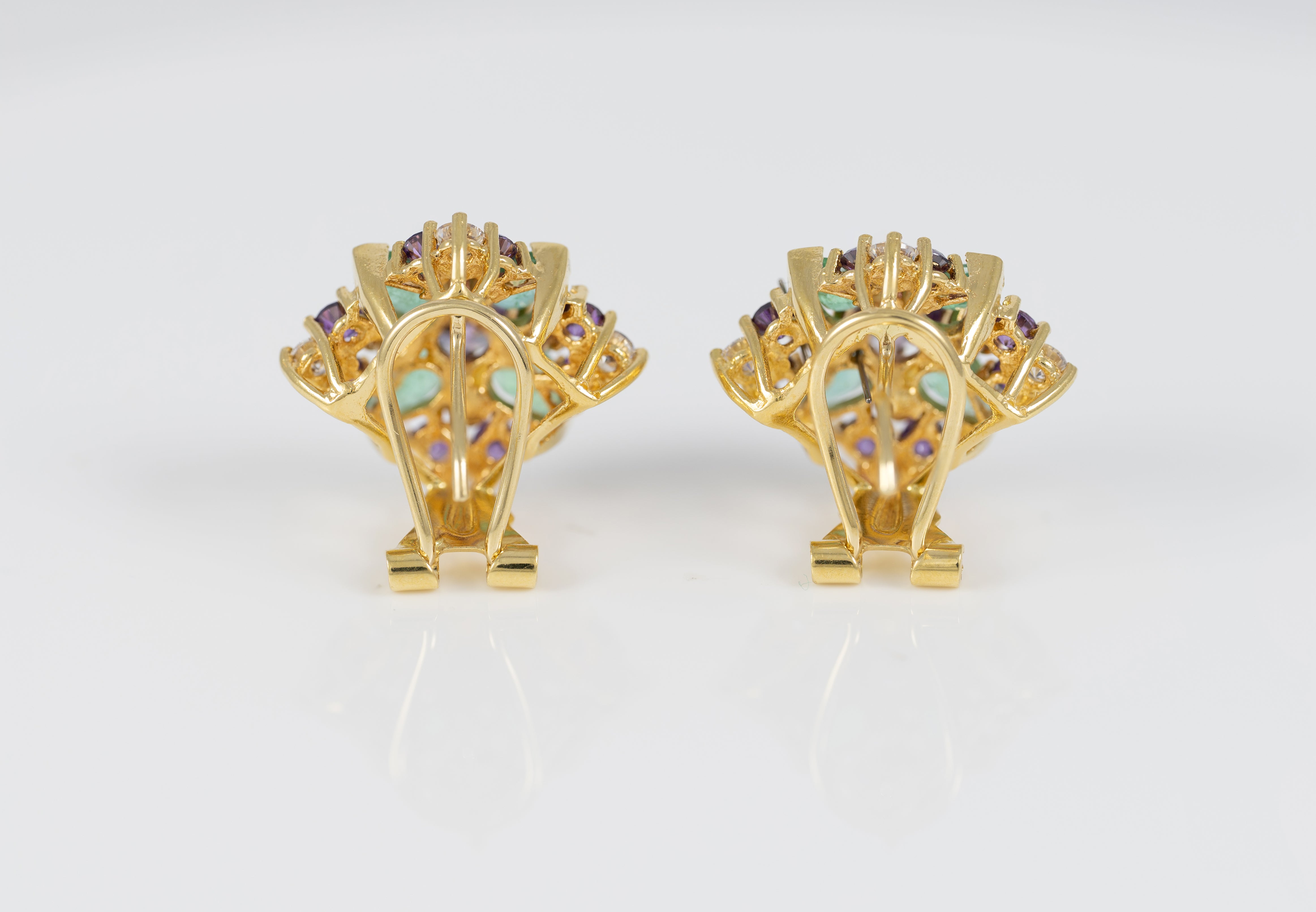 Conjunto Anillo y Pendientes en oro amarillo 18k con esmeraldas, amatistas y brillantes