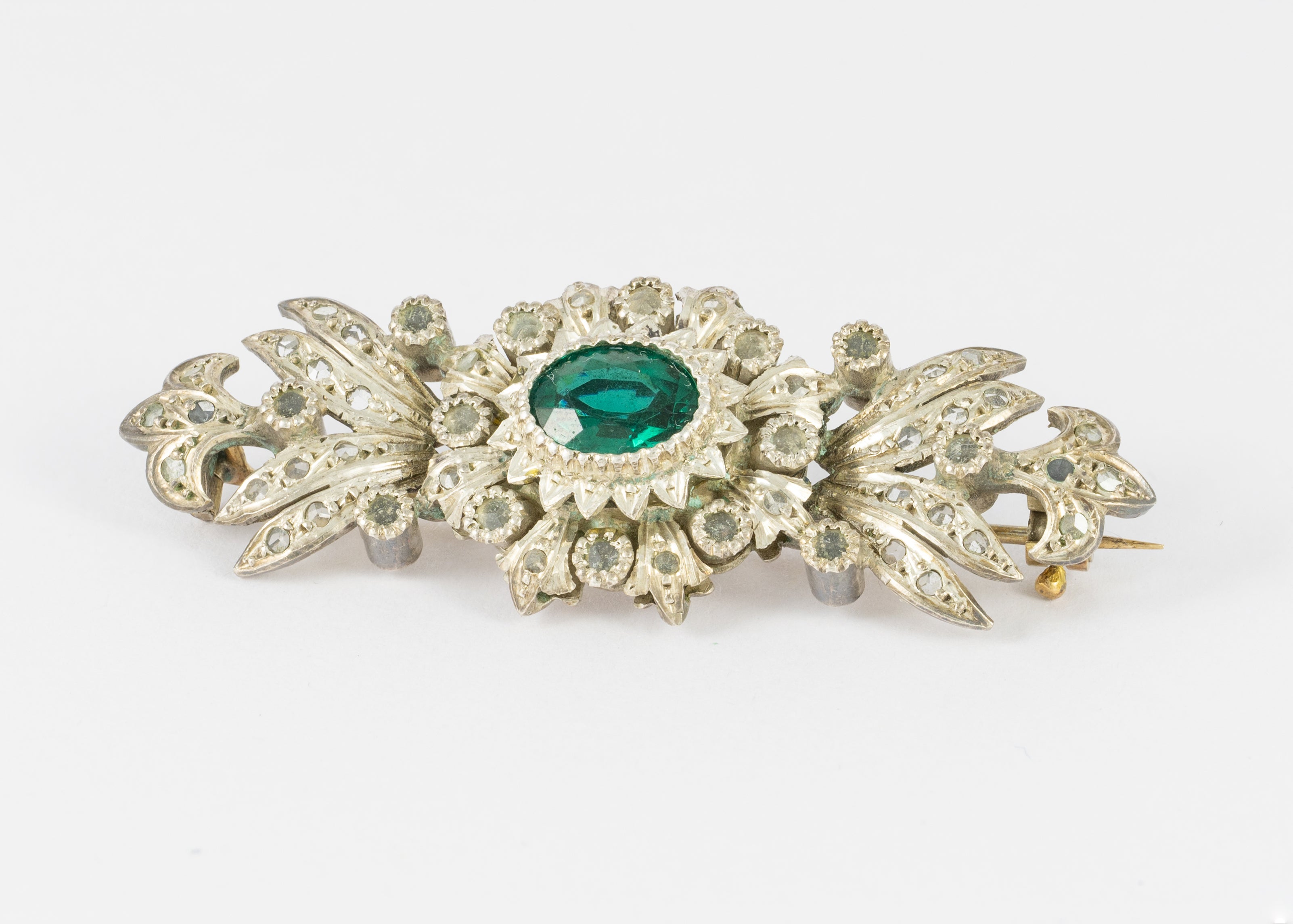 Conjunto broche pendientes y anillo en oro amarillo 18k y plata