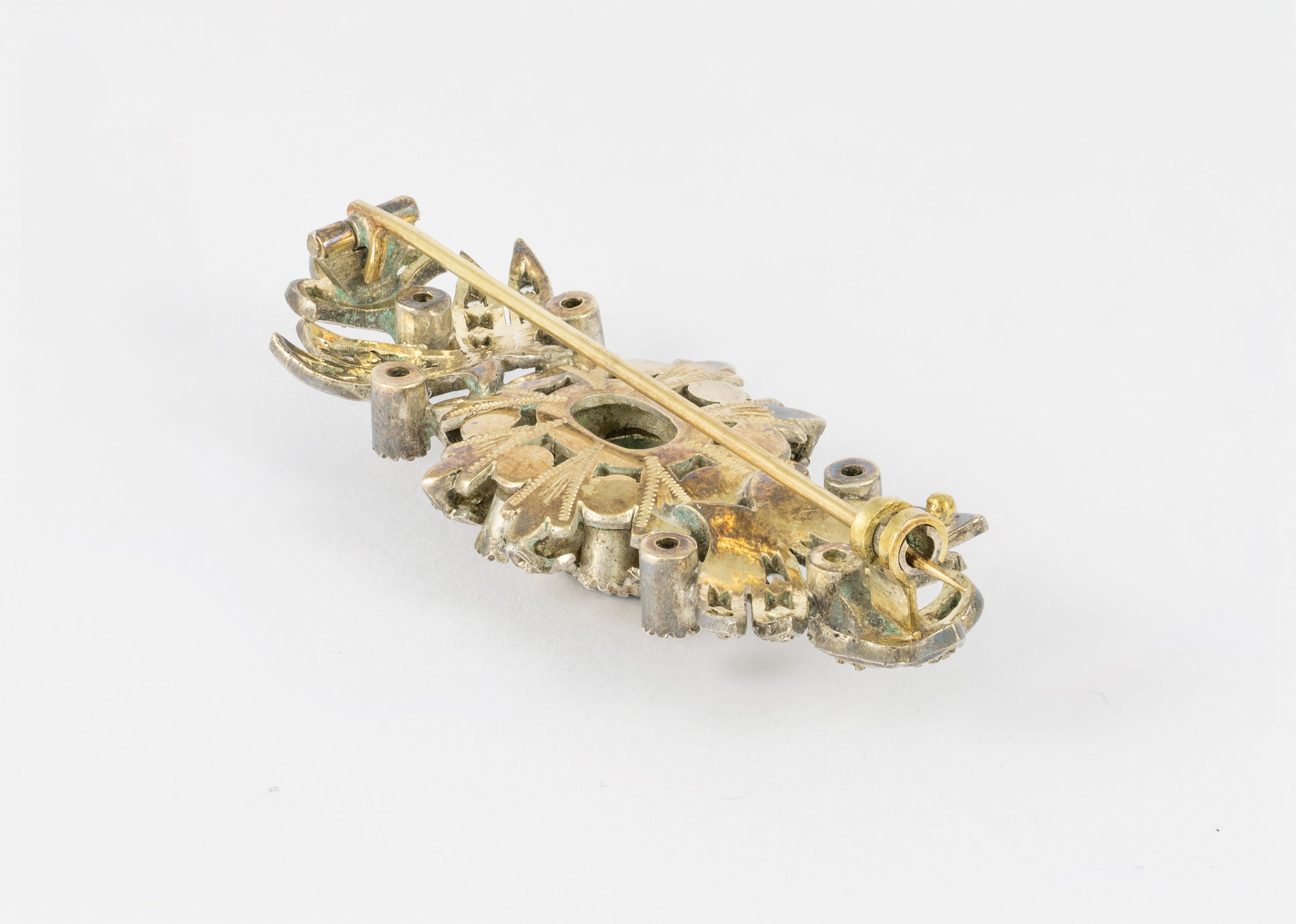 Conjunto broche pendientes y anillo en oro amarillo 18k y plata