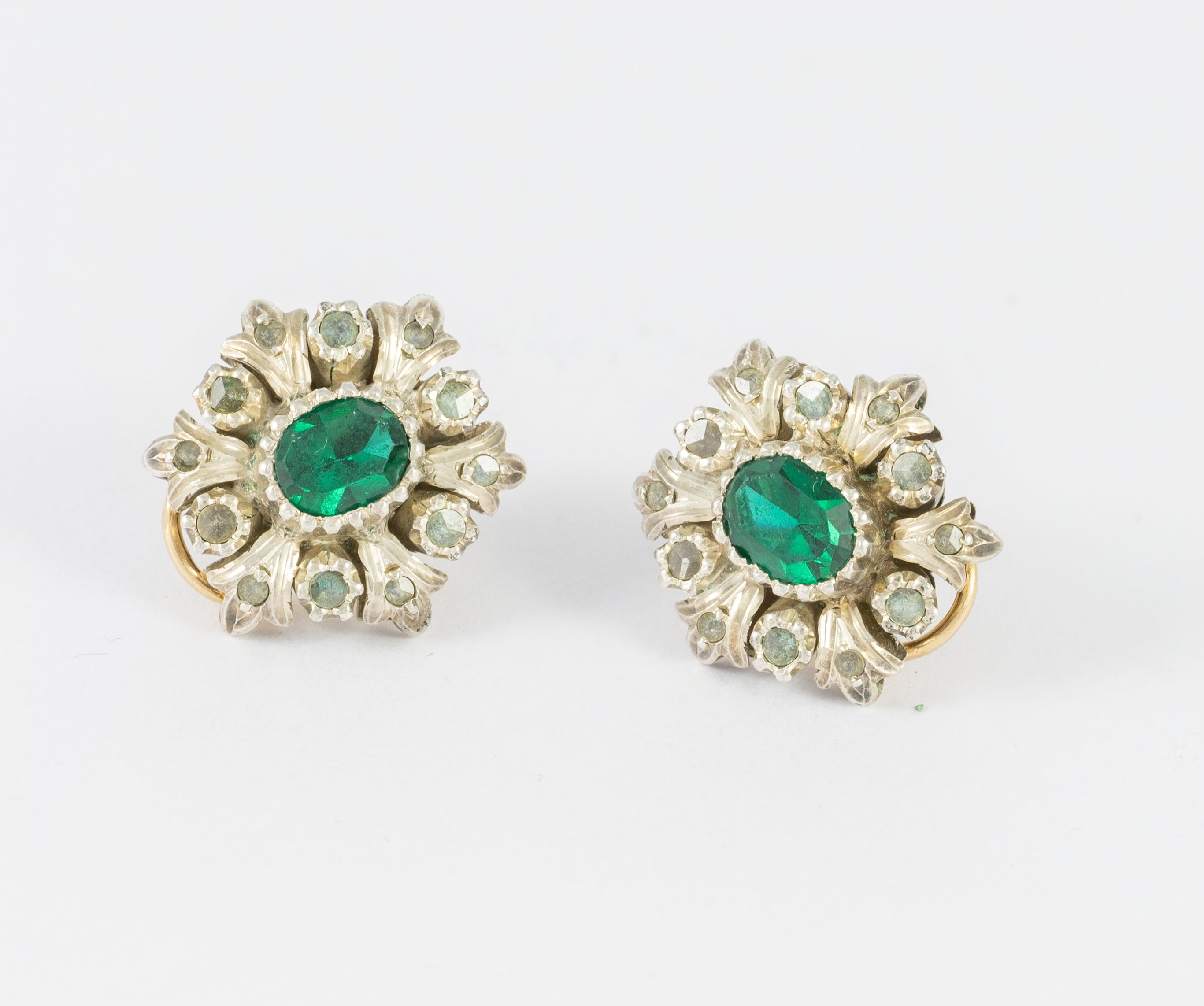 Conjunto broche pendientes y anillo en oro amarillo 18k y plata