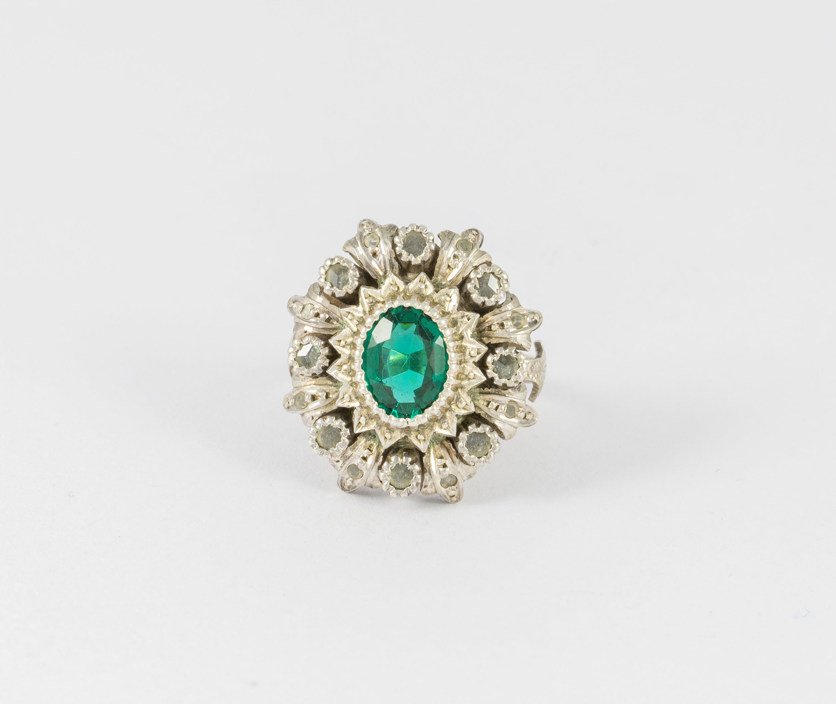 Conjunto broche pendientes y anillo en oro amarillo 18k y plata