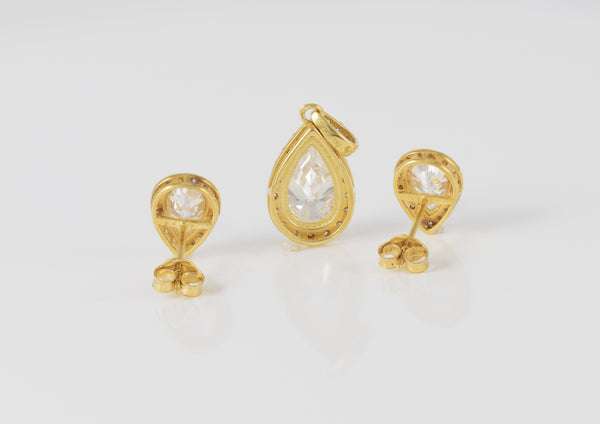 Conjunto de Colgante y Pendientes en oro amarillo 18k y moissanitas