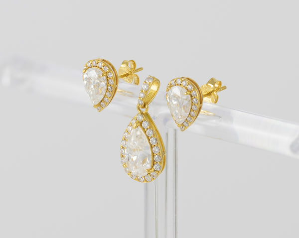 Conjunto de Colgante y Pendientes en oro amarillo 18k y moissanitas