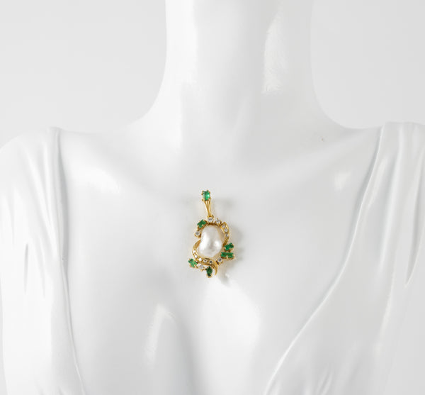 Conjunto Colgante y Pendientes en oro amarillo 18k con esmeraldas y brillantes