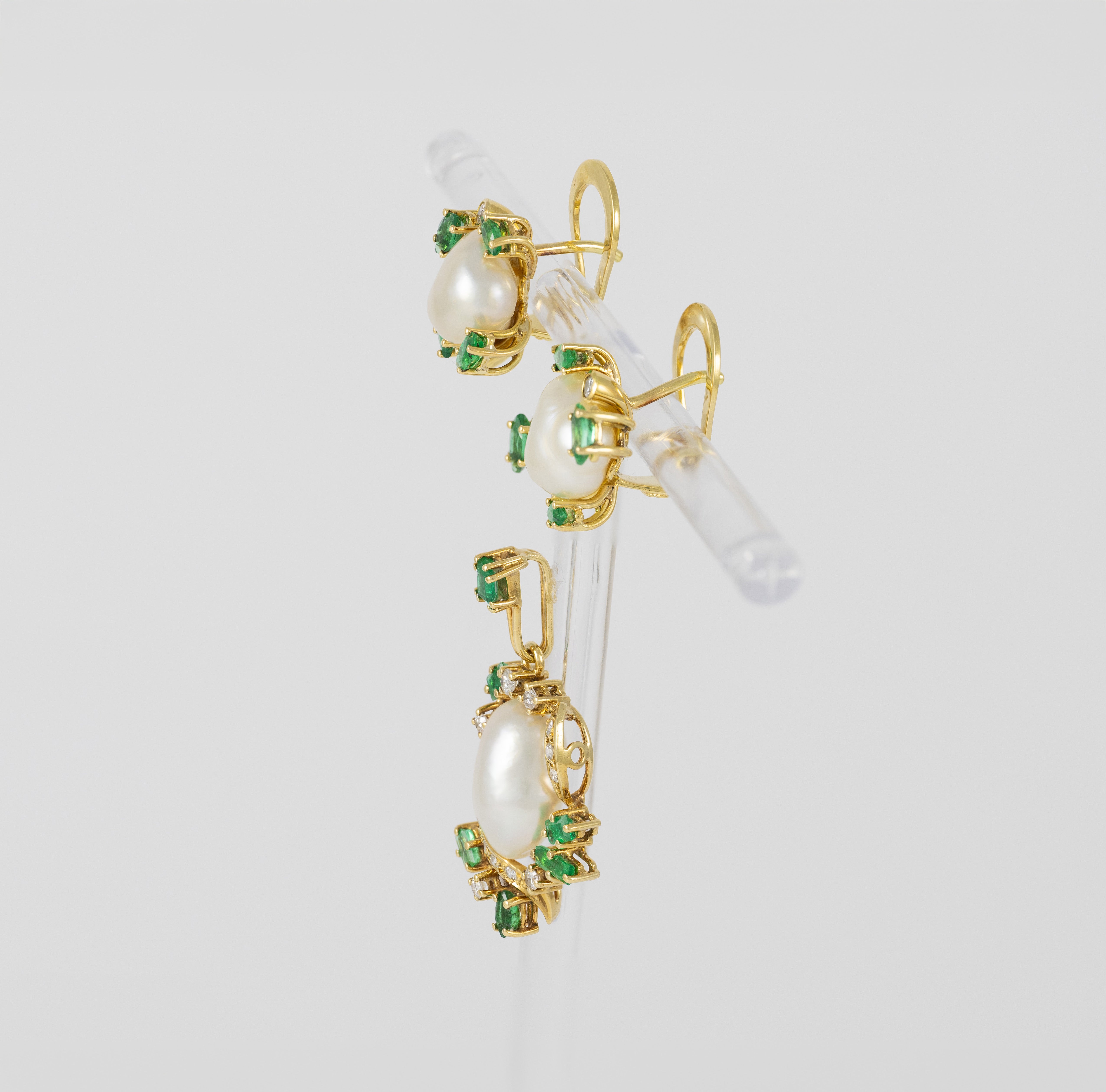 Conjunto Colgante y Pendientes en oro amarillo 18k con esmeraldas y brillantes