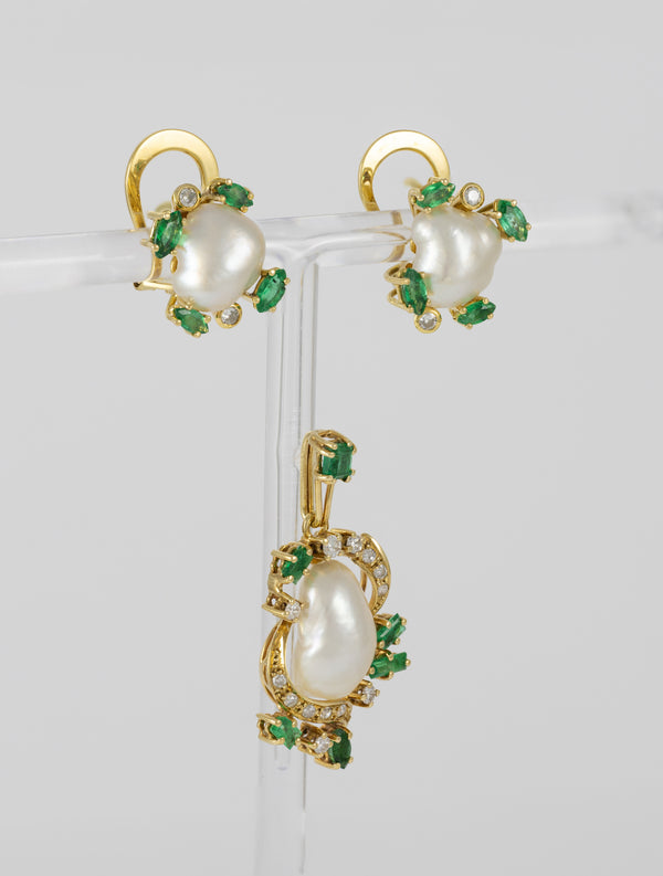 Conjunto Colgante y Pendientes en oro amarillo 18k con esmeraldas y brillantes