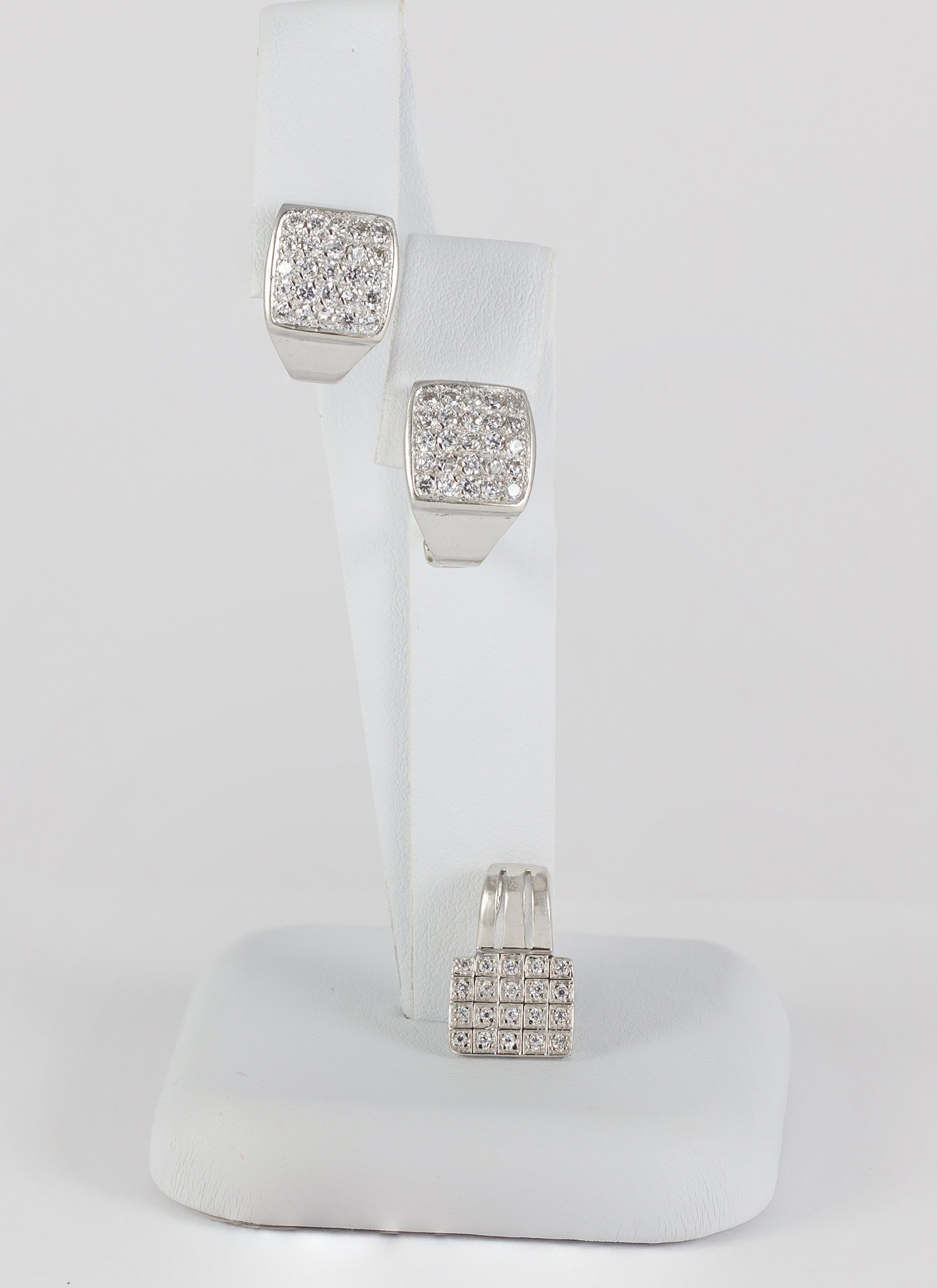Conjunto pendientes y colgante en oro blanco 18k y brillantes