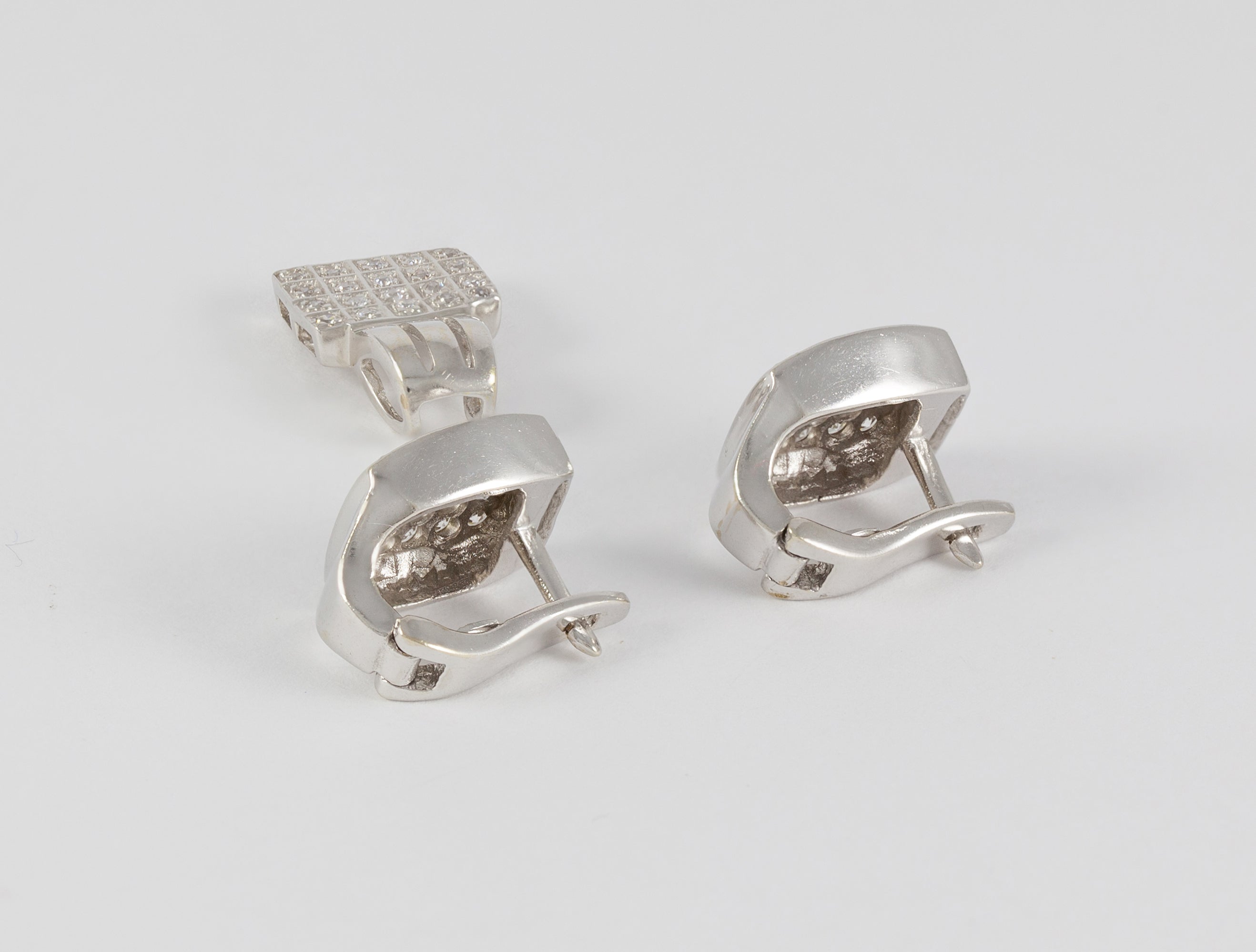 Conjunto pendientes y colgante en oro blanco 18k y brillantes
