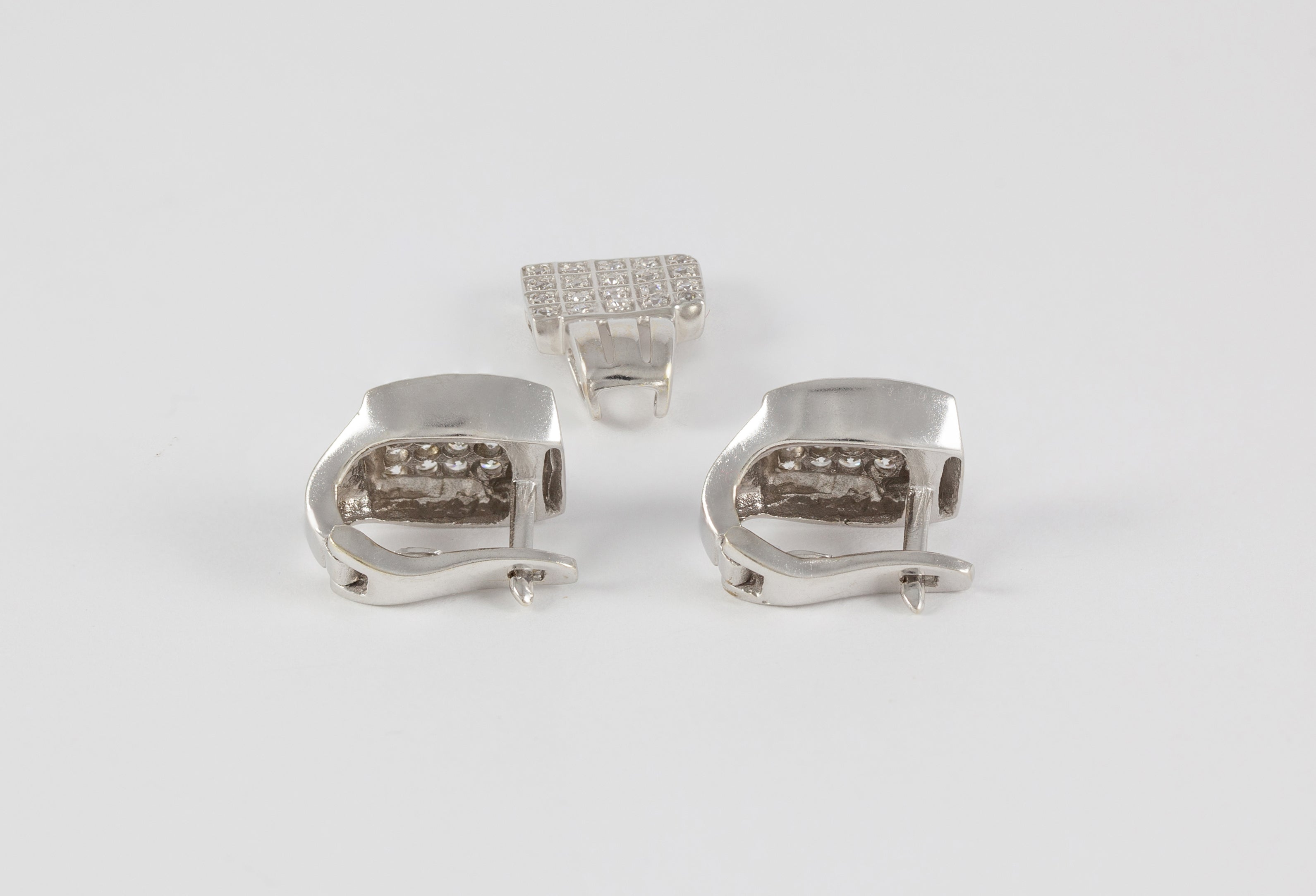 Conjunto pendientes y colgante en oro blanco 18k y brillantes