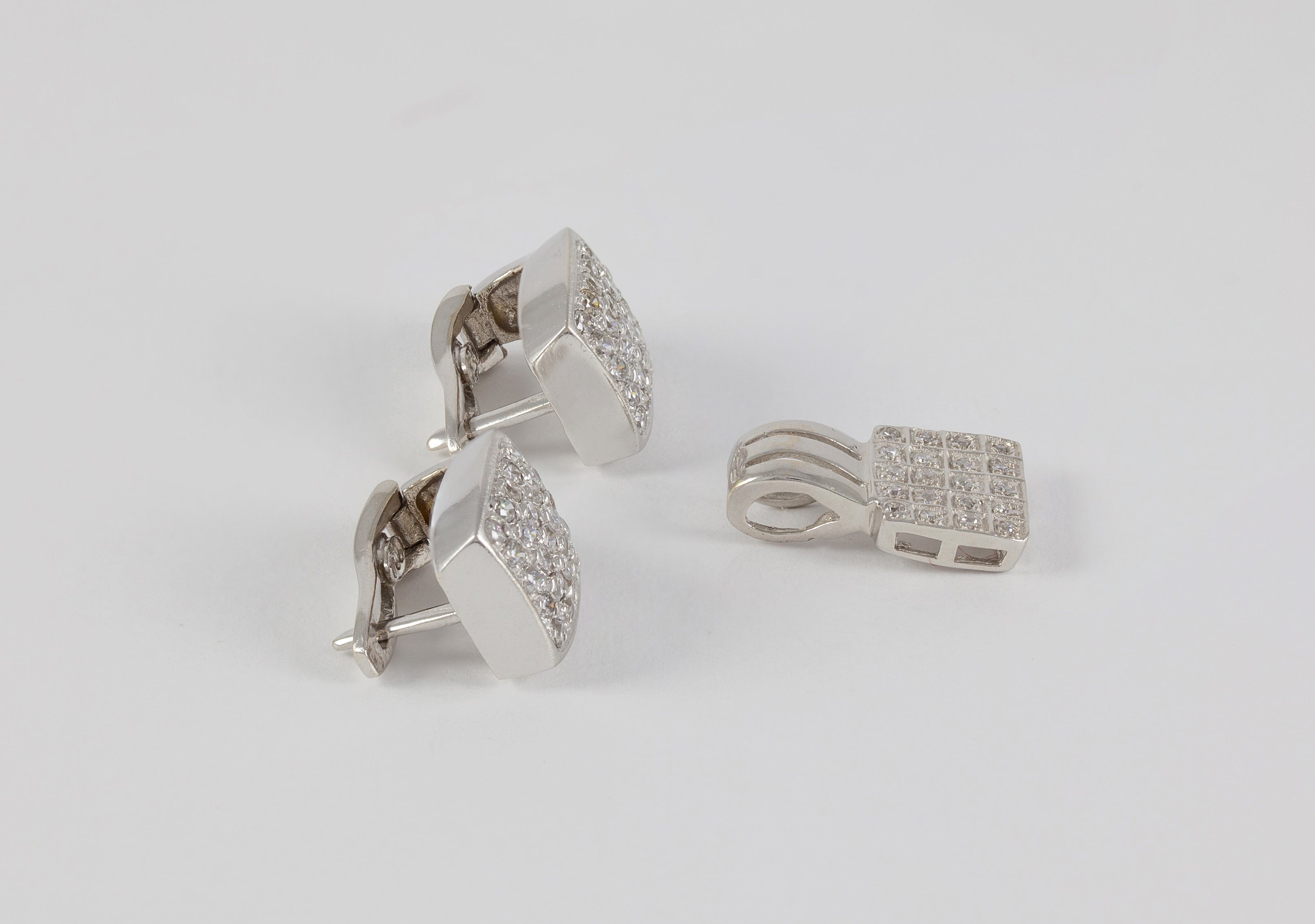 Conjunto pendientes y colgante en oro blanco 18k y brillantes