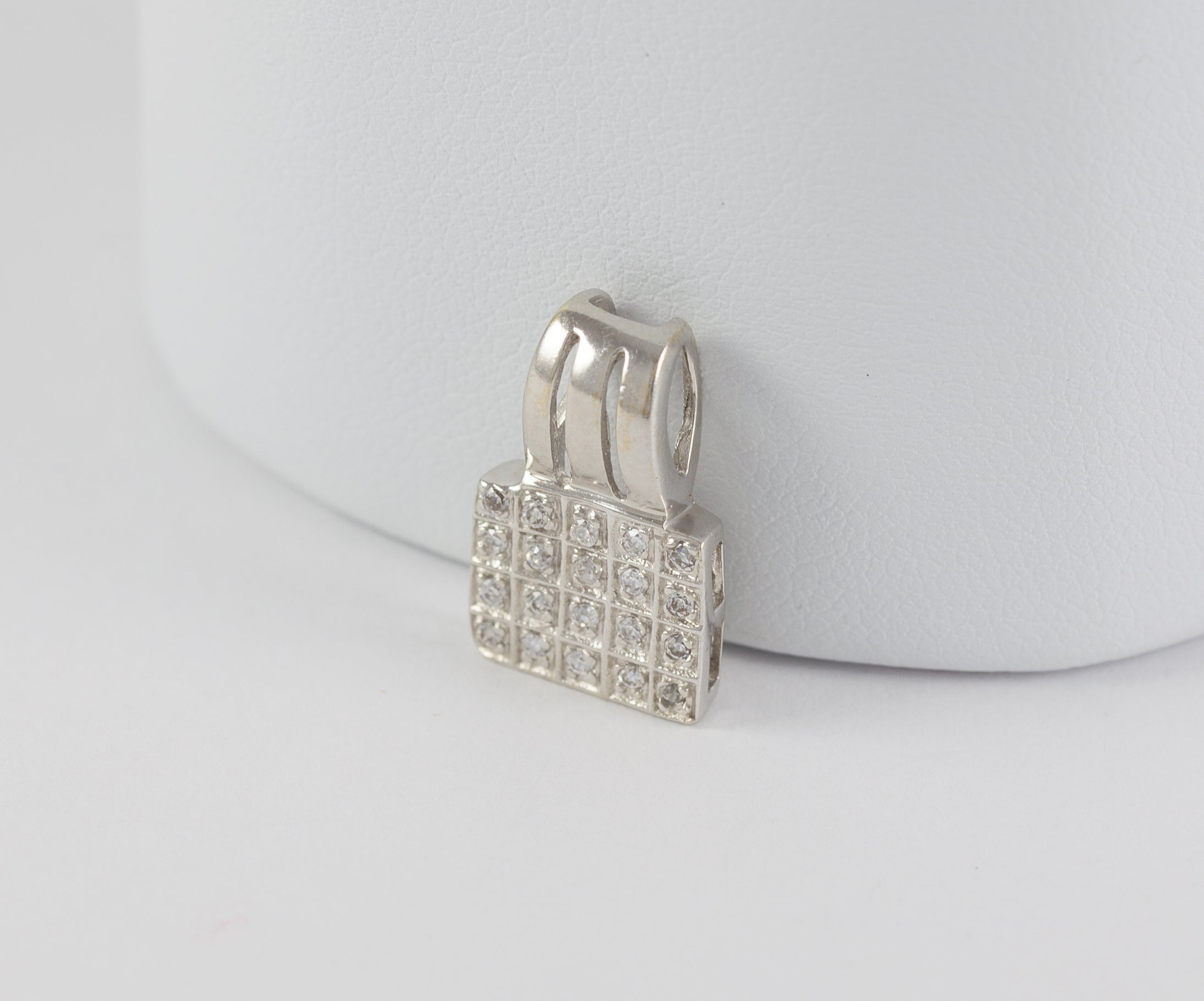 Conjunto pendientes y colgante en oro blanco 18k y brillantes