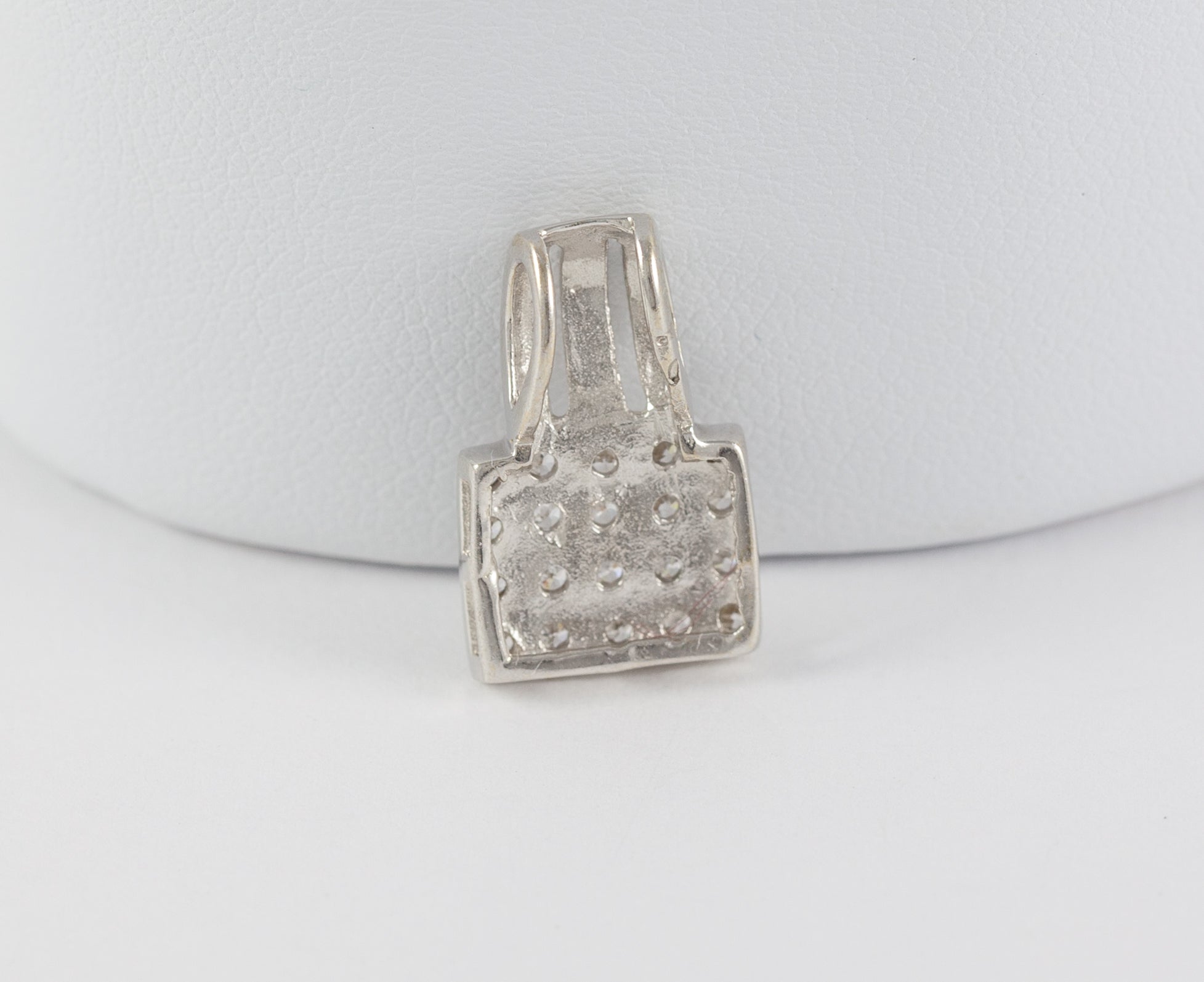 Conjunto pendientes y colgante en oro blanco 18k y brillantes