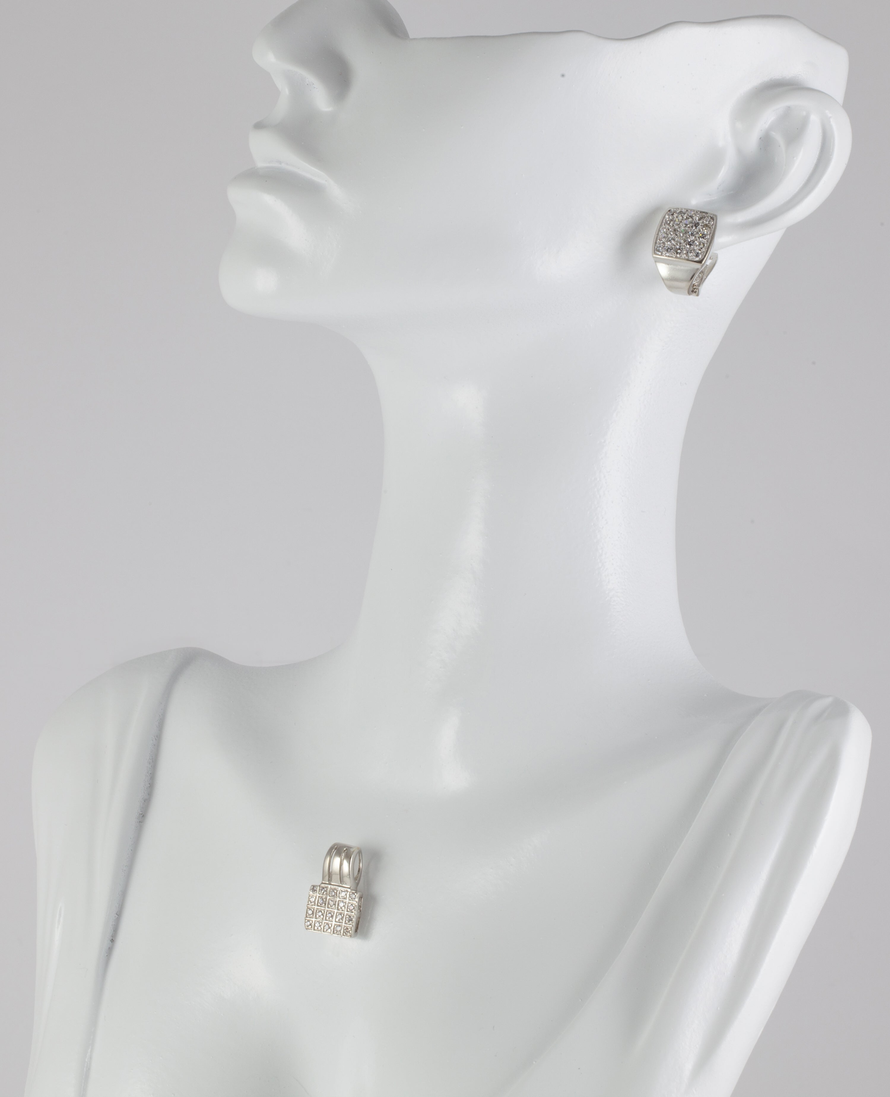 Conjunto pendientes y colgante en oro blanco 18k y brillantes