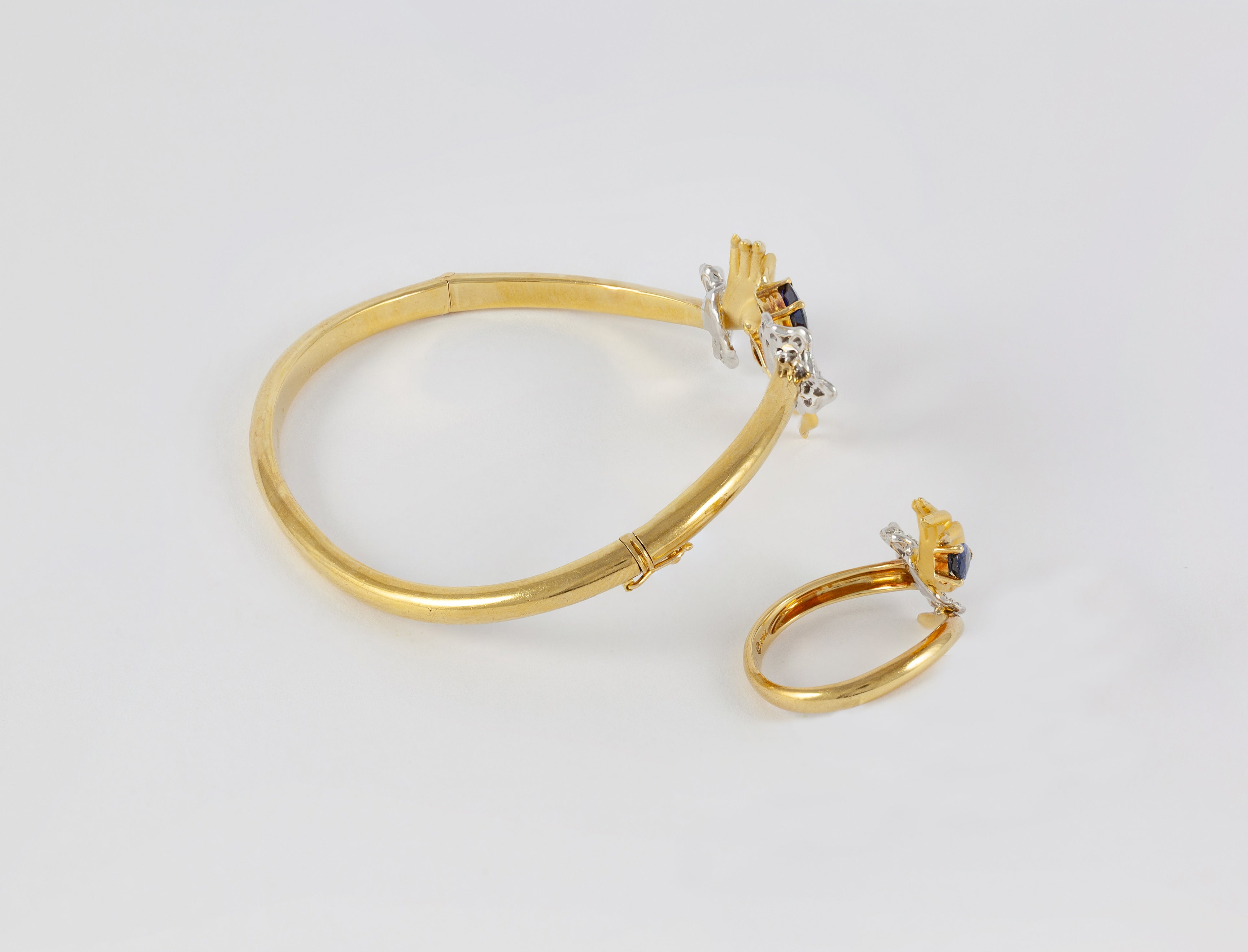 Conjunto Carrera y Carrera Pulsera y Anillo en oro amarillo y blanco 18k brillantes y zafiros