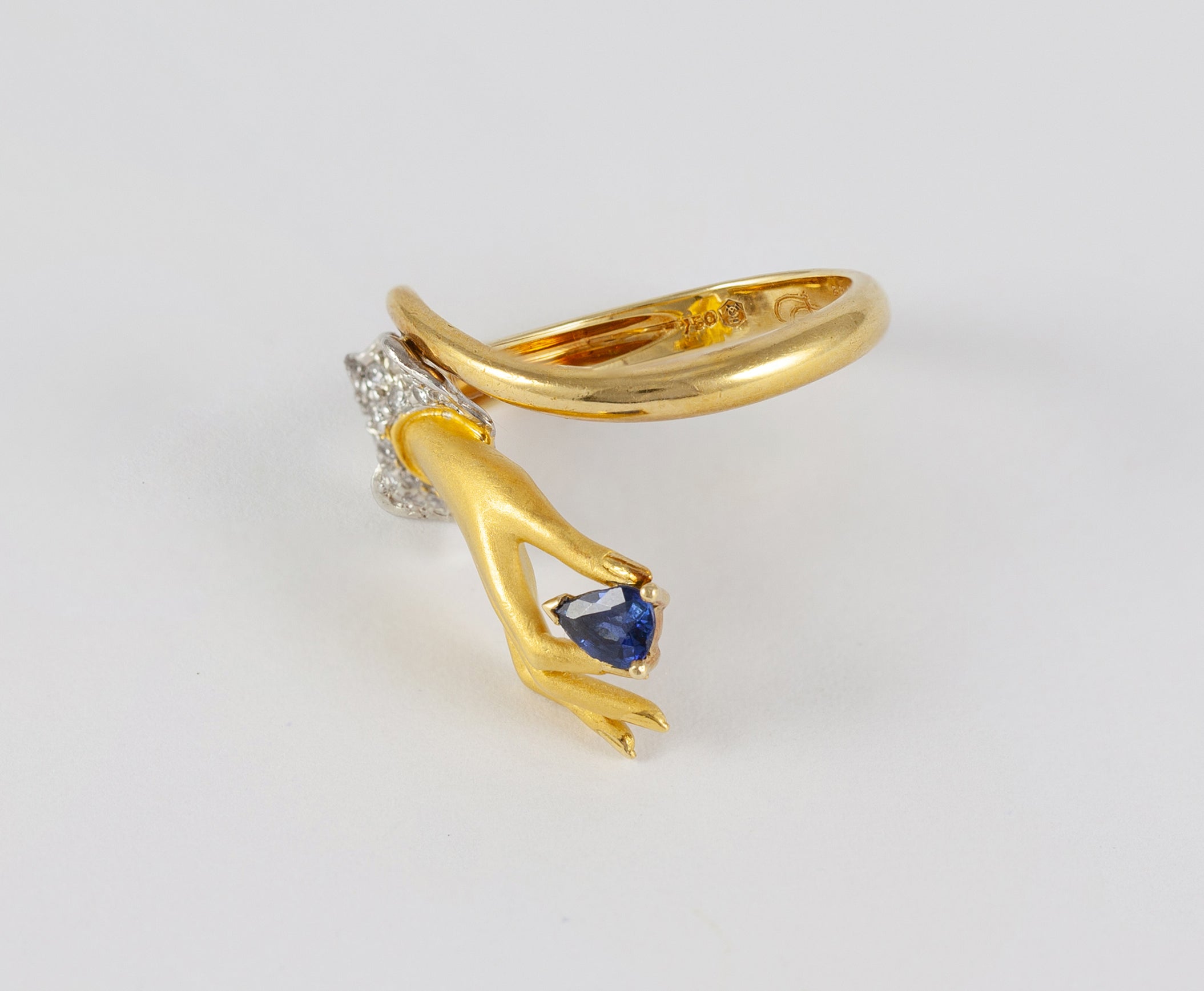 Conjunto Carrera y Carrera Pulsera y Anillo en oro amarillo y blanco 18k brillantes y zafiros