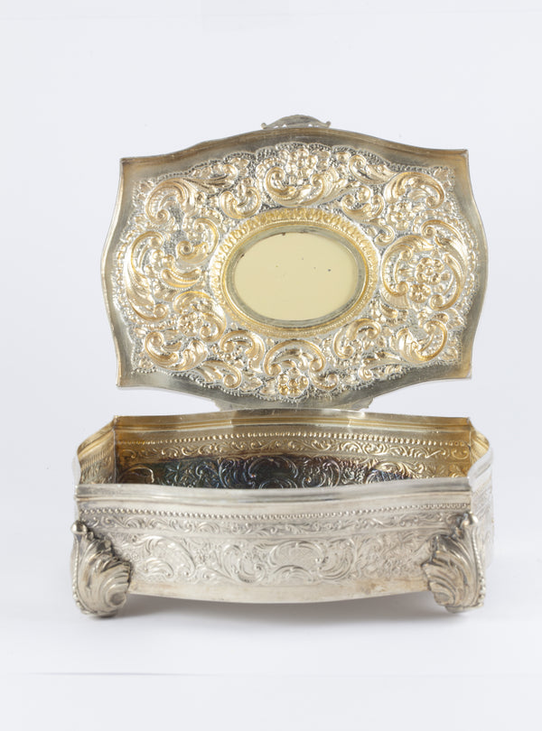 Caja joyero de plata decoración repujado y detalle esmaltado