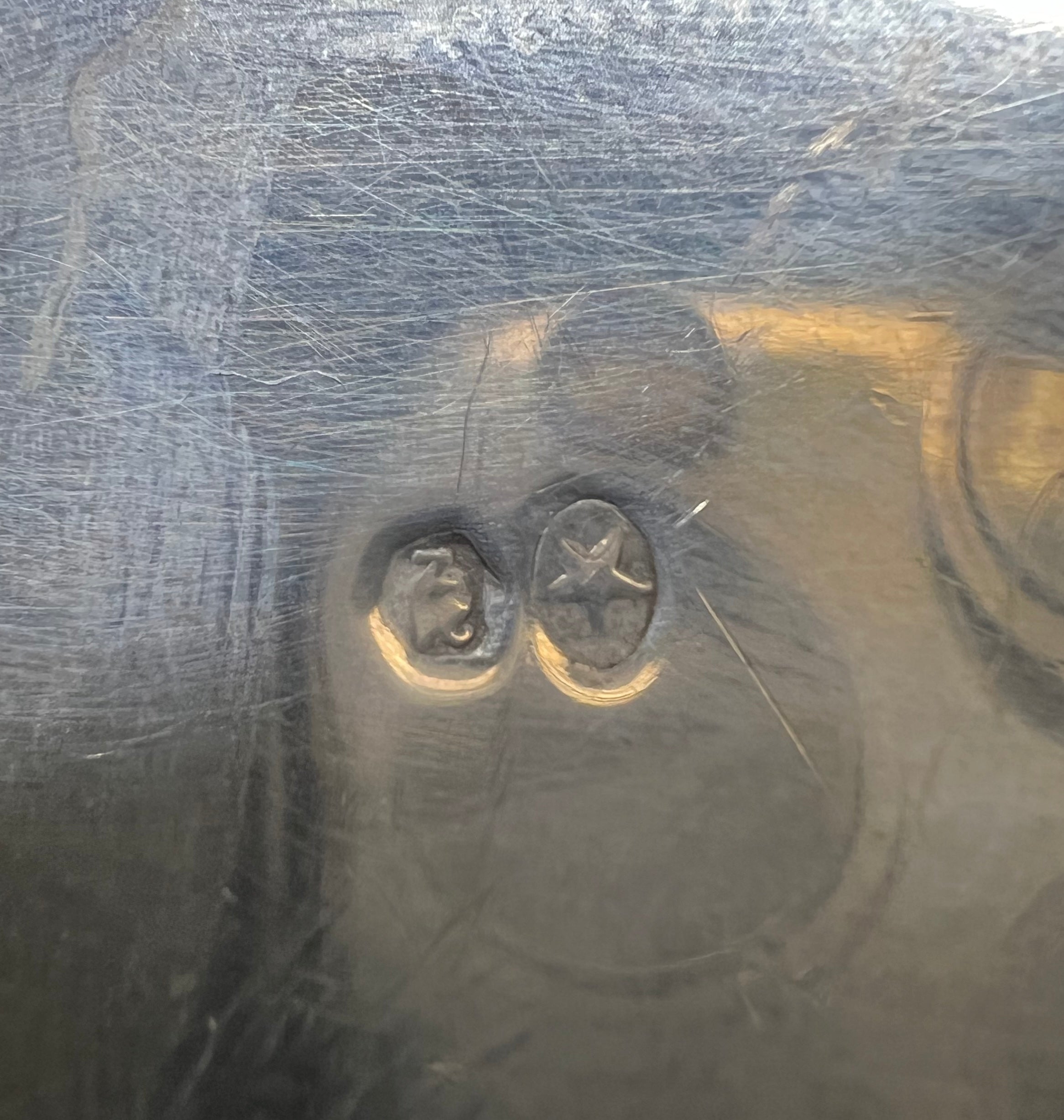 Caja joyero de plata decoración repujado y detalle esmaltado