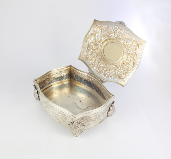 Caja joyero de plata decoración repujado y detalle esmaltado